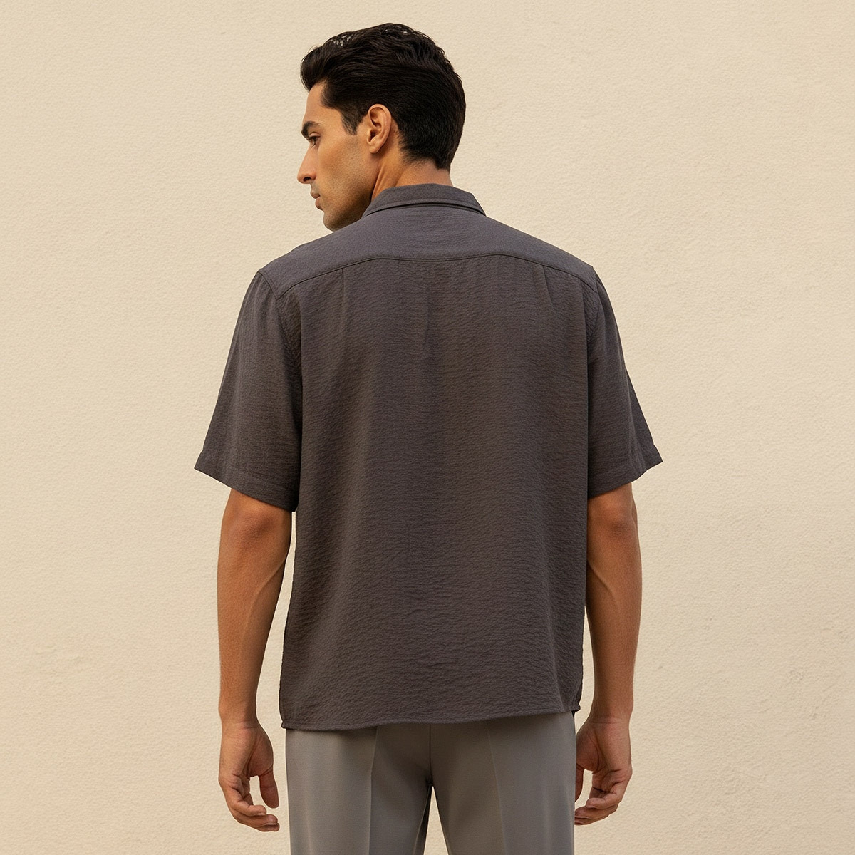 قميص بارز الملمس بقصة عادية وياقة وأكمام قصيرة من سبلاش بيسك-men-clothing-shirts-image-4