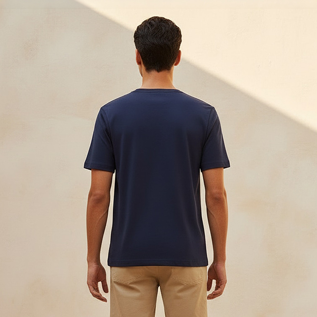 تيشيرت بقصّة مريحة وياقة ضيقة وأكمام قصيرة للرجال-men-clothing-tshirtsandpolos-tshirts-image-4