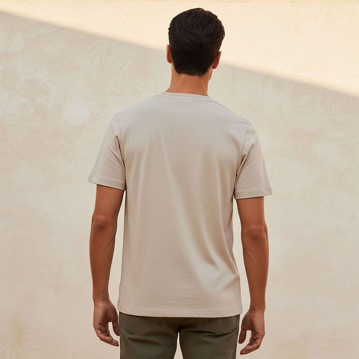 تيشيرت بقصّة مريحة وياقة ضيقة وأكمام قصيرة للرجال-men-clothing-tshirtsandpolos-tshirts-image-4