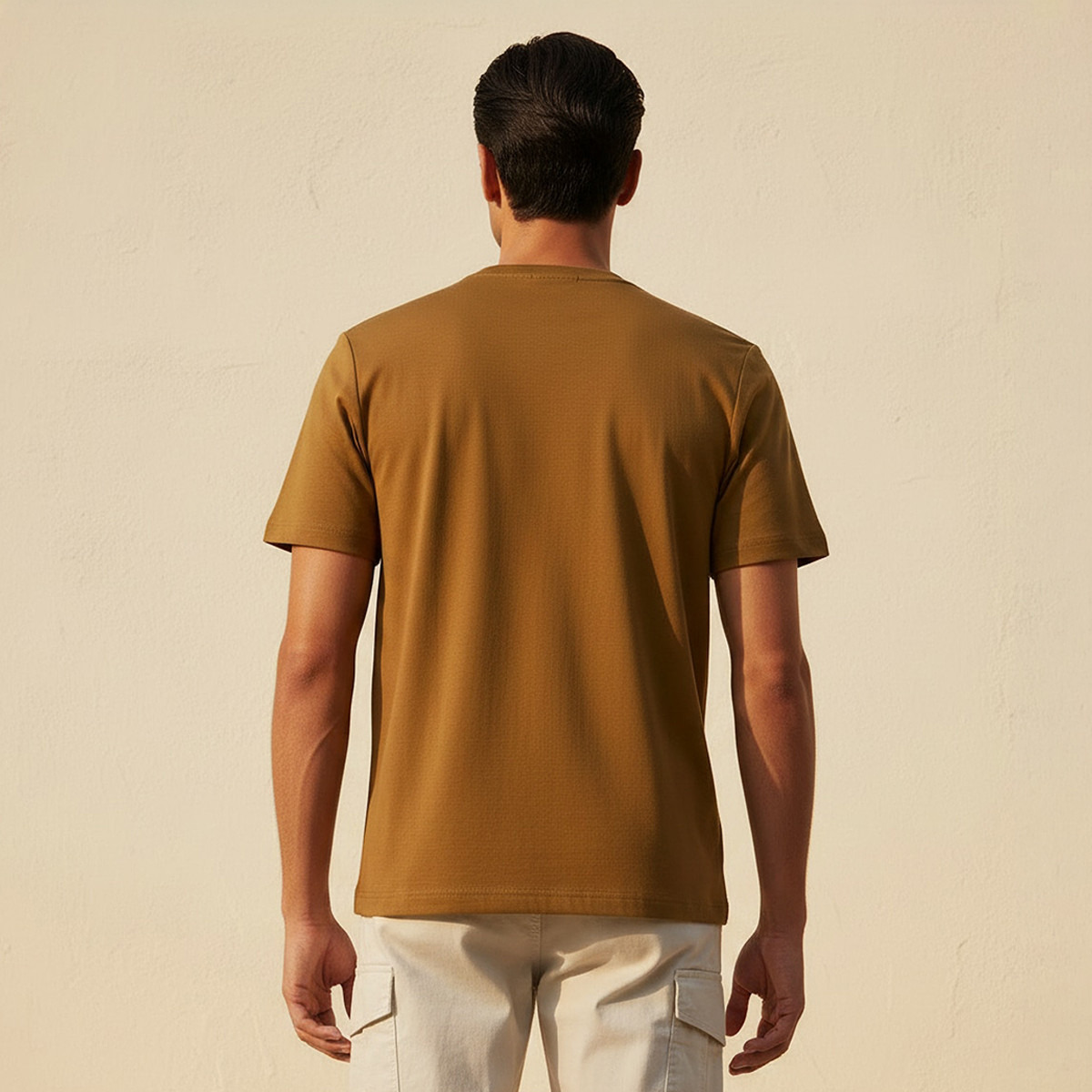 تيشيرت بقصّة مريحة وياقة ضيقة وأكمام قصيرة للرجال-men-clothing-tshirtsandpolos-tshirts-image-4