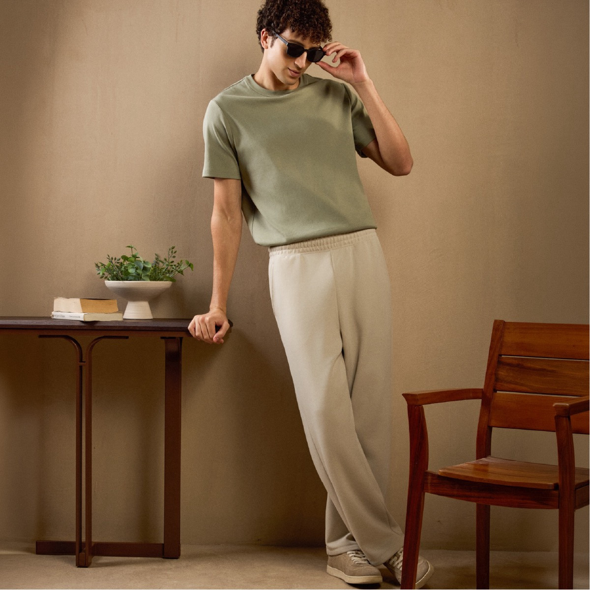 تيشيرت بقصّة مريحة وياقة ضيّقة من سبلاش بيزكس-men-clothing-tshirtsandpolos-tshirts-image-1