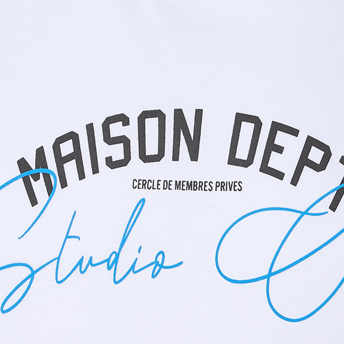 تيشيرت بقصة سليم وياقة ضيقة وأكمام قصيرة وطبعات من سبلاش بيسكس-men-clothing-tshirtsandpolos-tshirts-image-2