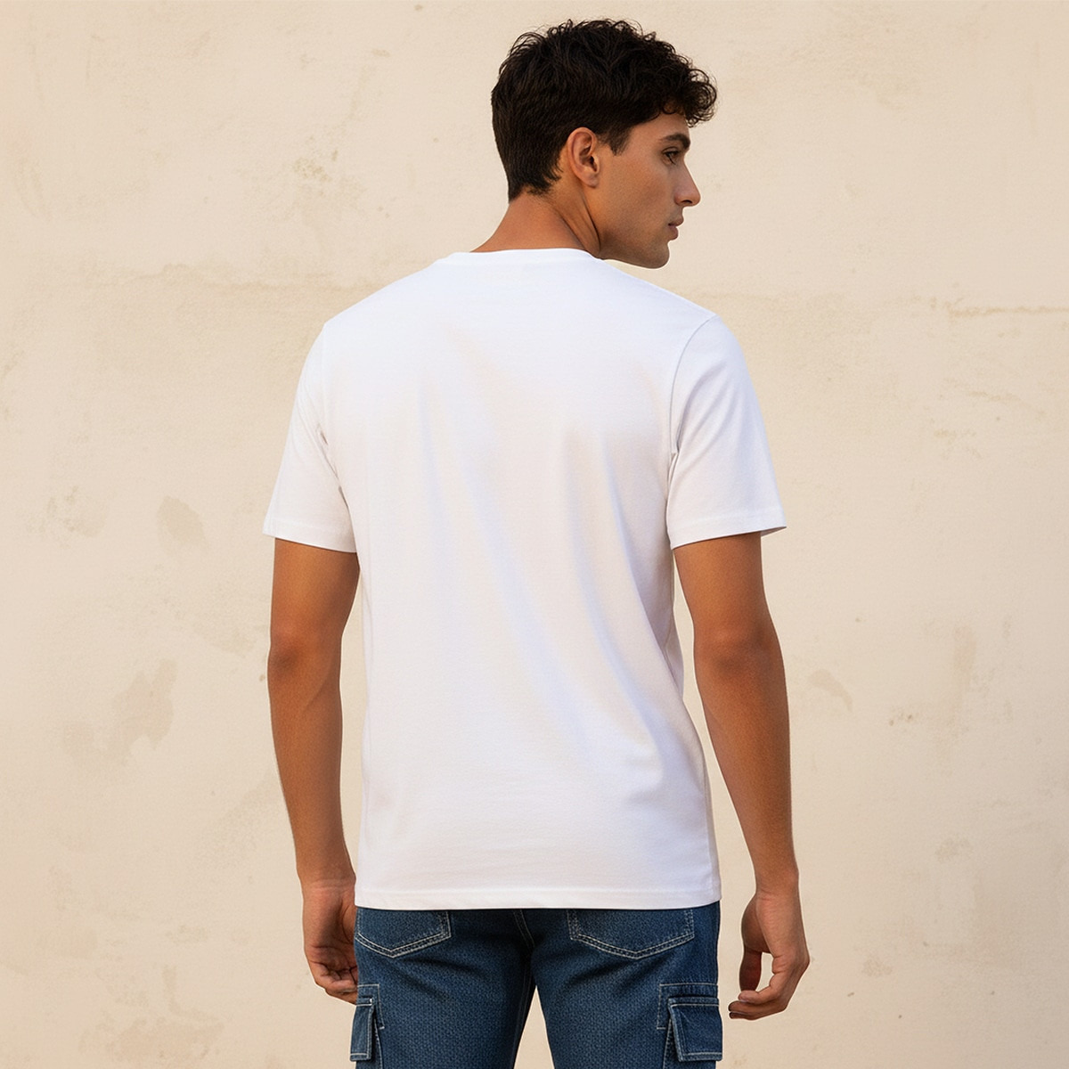 تيشيرت بقصة سليم وياقة ضيقة وأكمام قصيرة وطبعات من سبلاش بيسكس-men-clothing-tshirtsandpolos-tshirts-image-4