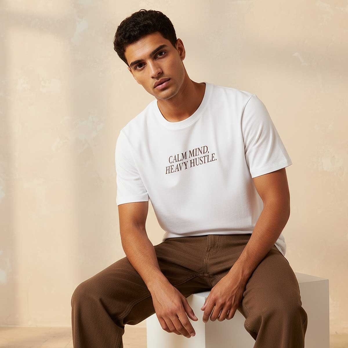 تيشيرت بقصة سليم وطبعات شعار وأكمام قصيرة وياقة ضيقة من سبلاش بيسك-men-clothing-tshirtsandpolos-tshirts-image-5