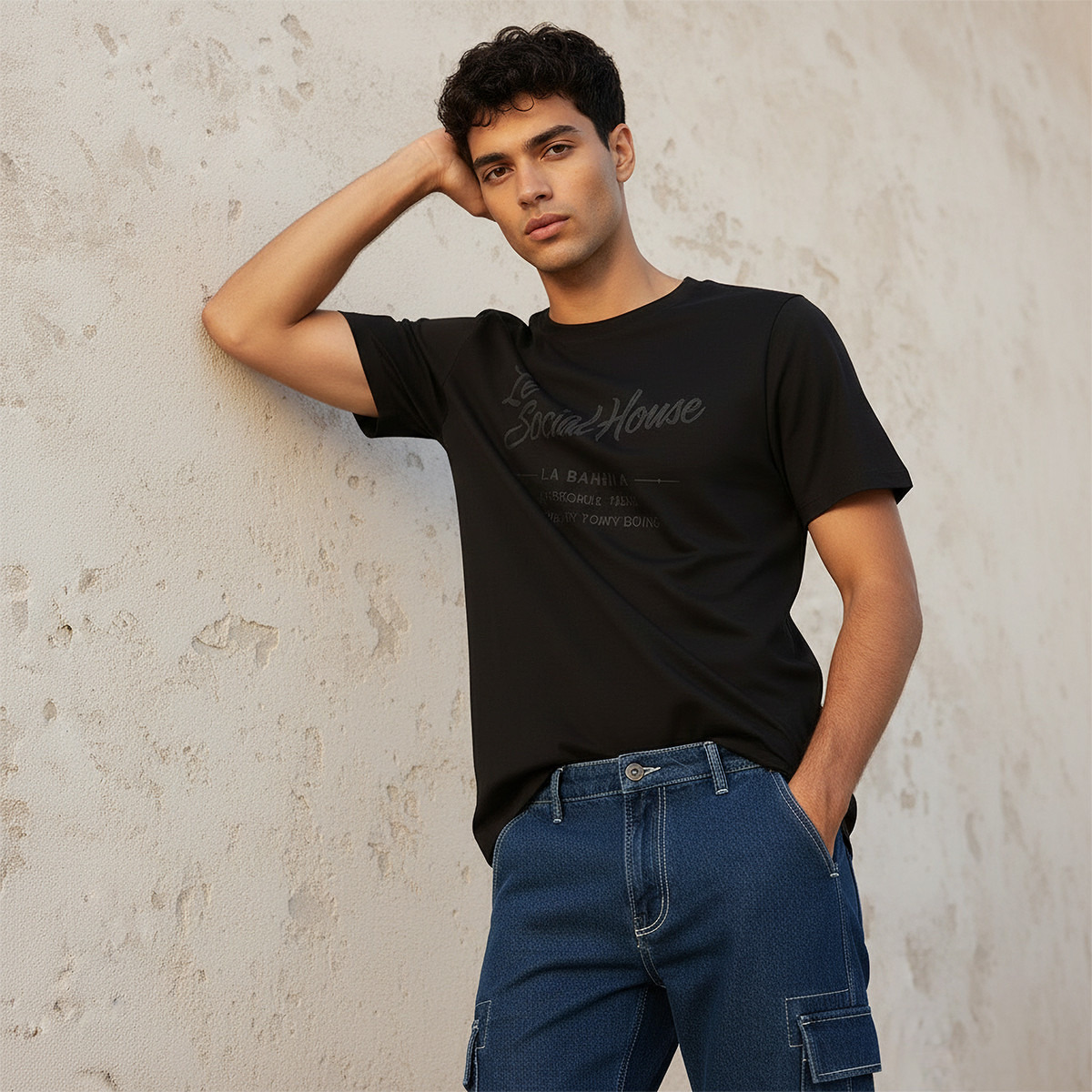 تيشيرت بطبعات تايبوجرافيك وأكمام قصيرة وقصة سليم وياقة ضيقة من سبلاش بيزك-men-clothing-tshirtsandpolos-tshirts-image-5