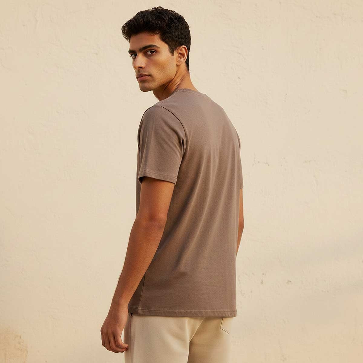 تيشيرت بقصة سليم وياقة ضيقة وأكمام قصيرة وطبعات من أساسيات سبلاش-men-clothing-tshirtsandpolos-tshirts-image-4