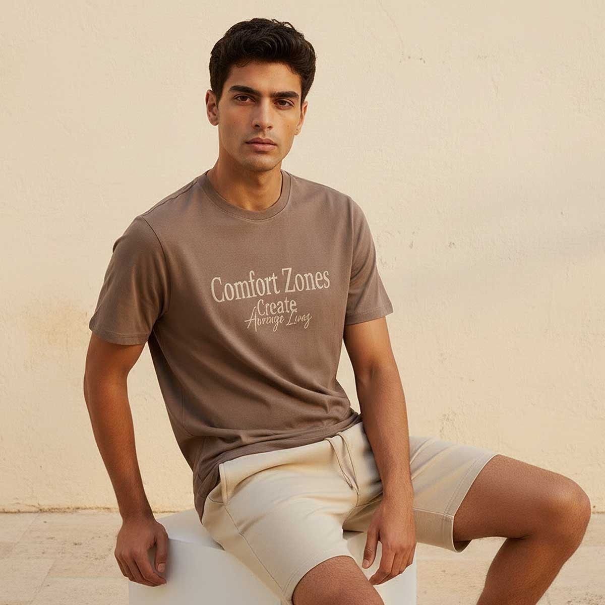 تيشيرت بقصة سليم وياقة ضيقة وأكمام قصيرة وطبعات من أساسيات سبلاش-men-clothing-tshirtsandpolos-tshirts-image-5