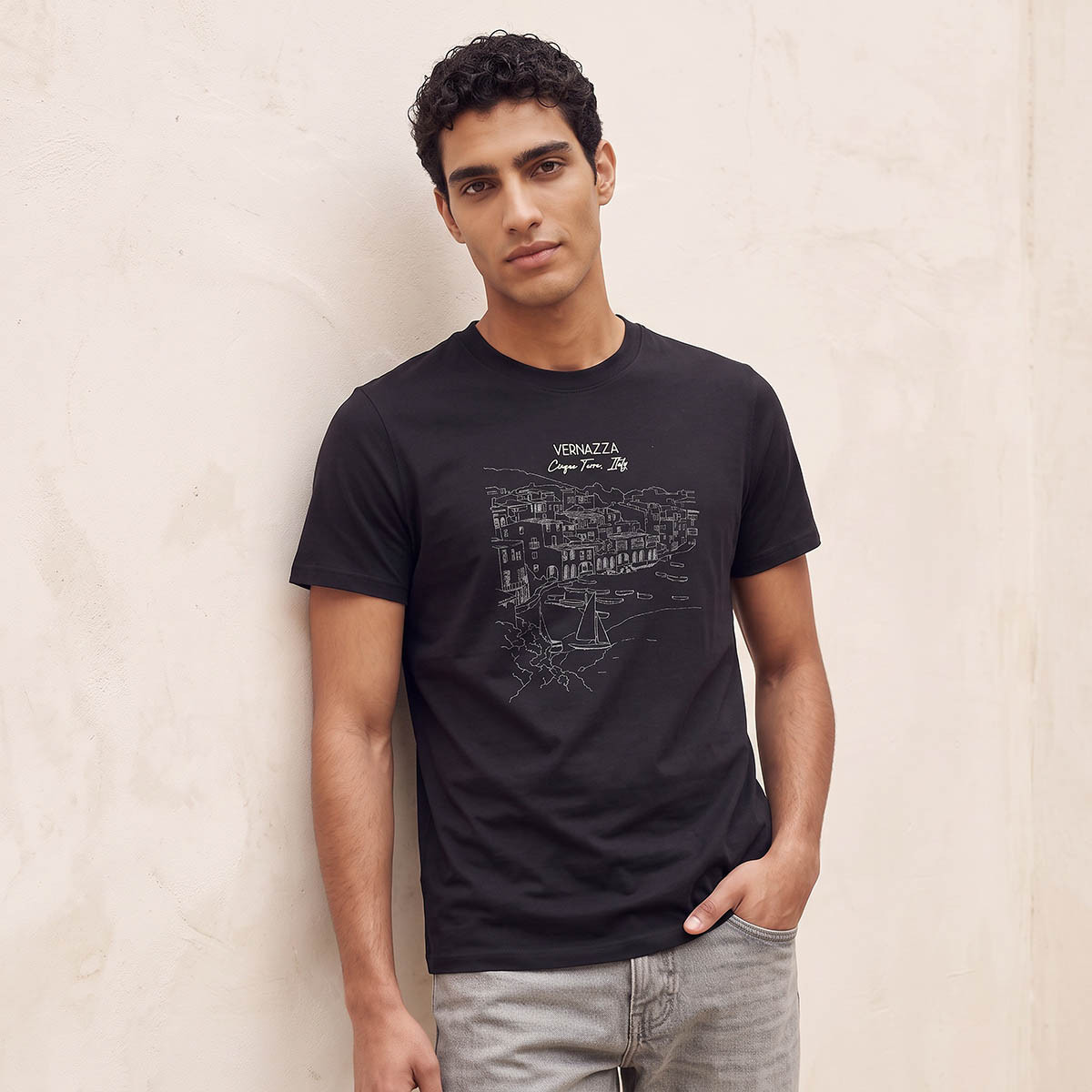 تيشيرت أساسي بقصة ضيقة بياقة مستديرة وأكمام قصيرة بطبعة فيرنازا من سبلاش-men-clothing-tshirtsandpolos-tshirts-image-1