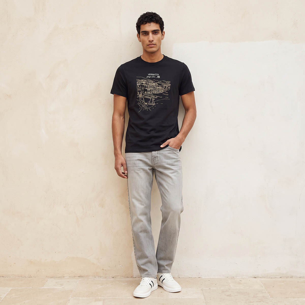 تيشيرت أساسي بقصة ضيقة بياقة مستديرة وأكمام قصيرة بطبعة فيرنازا من سبلاش-men-clothing-tshirtsandpolos-tshirts-image-2