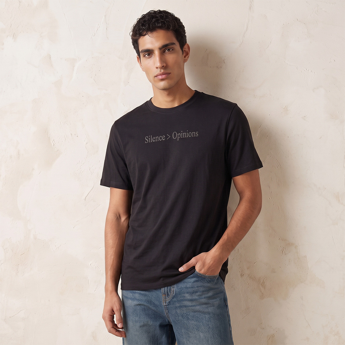 تيشيرت بياقة وقصة ضيقة وطبعات شعار وأكمام قصيرة من سبلاش بيزك-men-clothing-tshirtsandpolos-tshirts-image-1