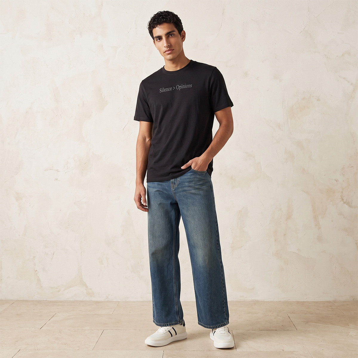 تيشيرت بياقة وقصة ضيقة وطبعات شعار وأكمام قصيرة من سبلاش بيزك-men-clothing-tshirtsandpolos-tshirts-image-2