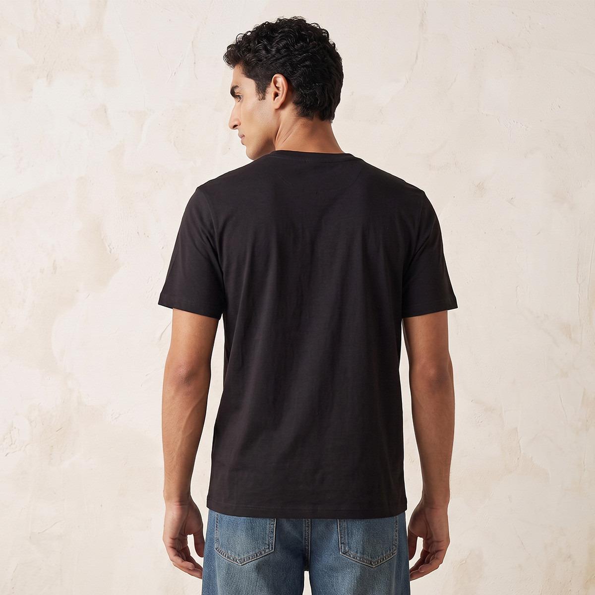 تيشيرت بياقة وقصة ضيقة وطبعات شعار وأكمام قصيرة من سبلاش بيزك-men-clothing-tshirtsandpolos-tshirts-image-3