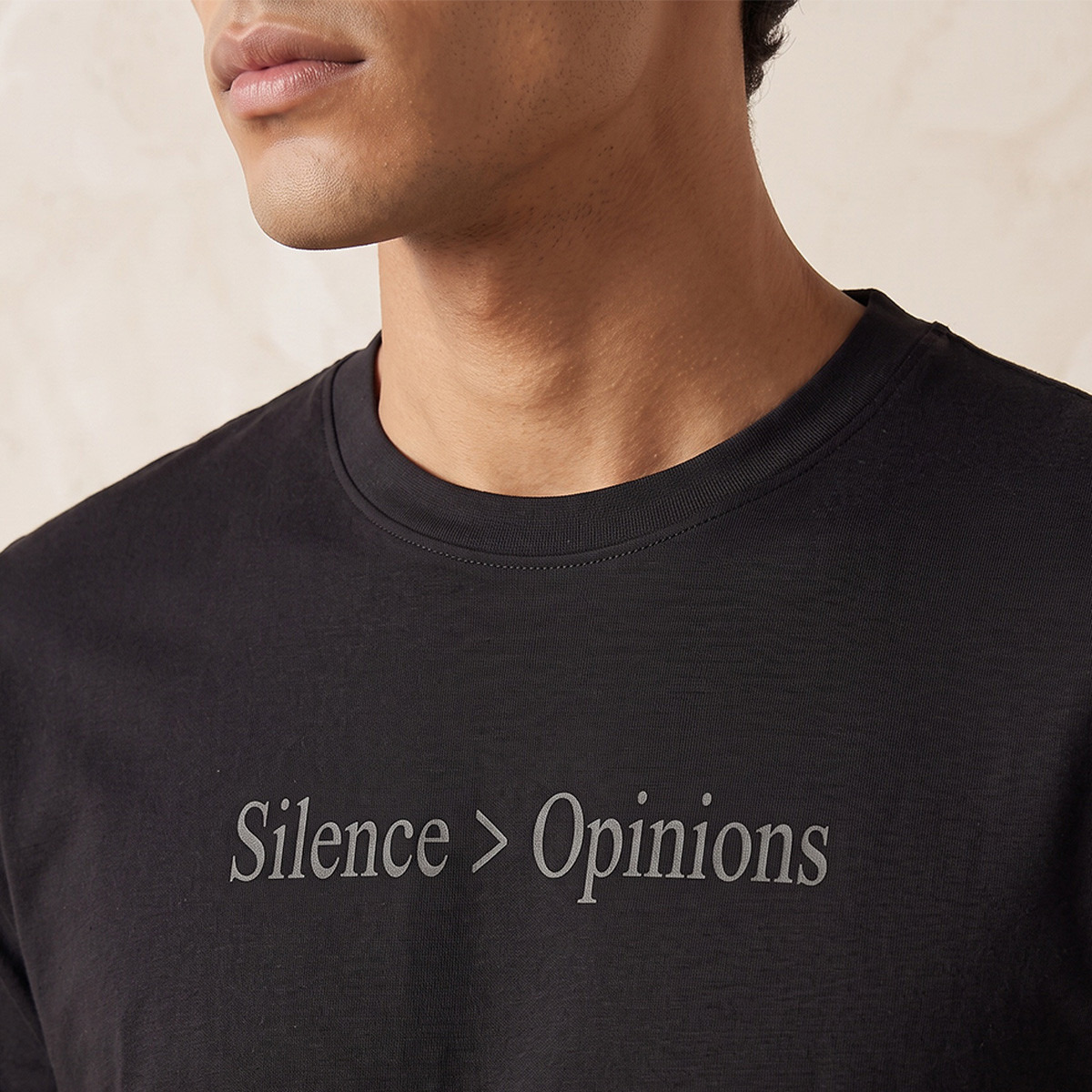 تيشيرت بياقة وقصة ضيقة وطبعات شعار وأكمام قصيرة من سبلاش بيزك-men-clothing-tshirtsandpolos-tshirts-image-4