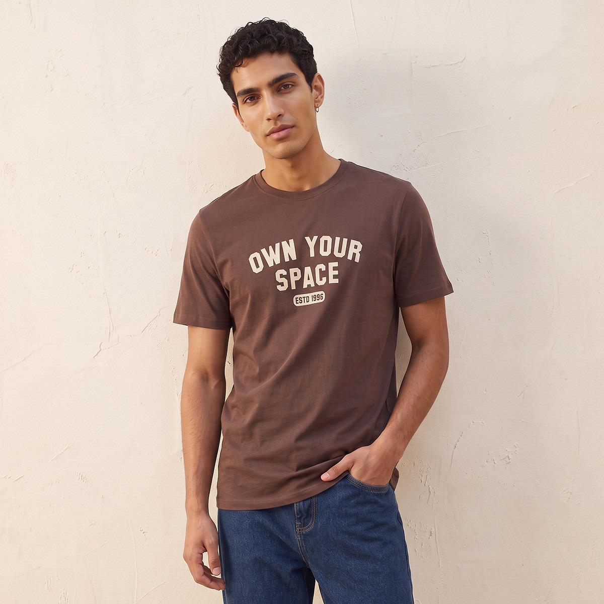 تيشيرت قطن بقصة مستقيمة وياقة دائرية وطبعات من سبلاش-men-clothing-tshirtsandpolos-tshirts-image-4