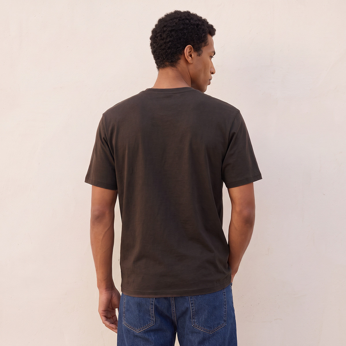 تيشيرت بقصة مريحة وياقة ضيقة من سبلاش بيزكس-men-clothing-tshirtsandpolos-tshirts-image-3