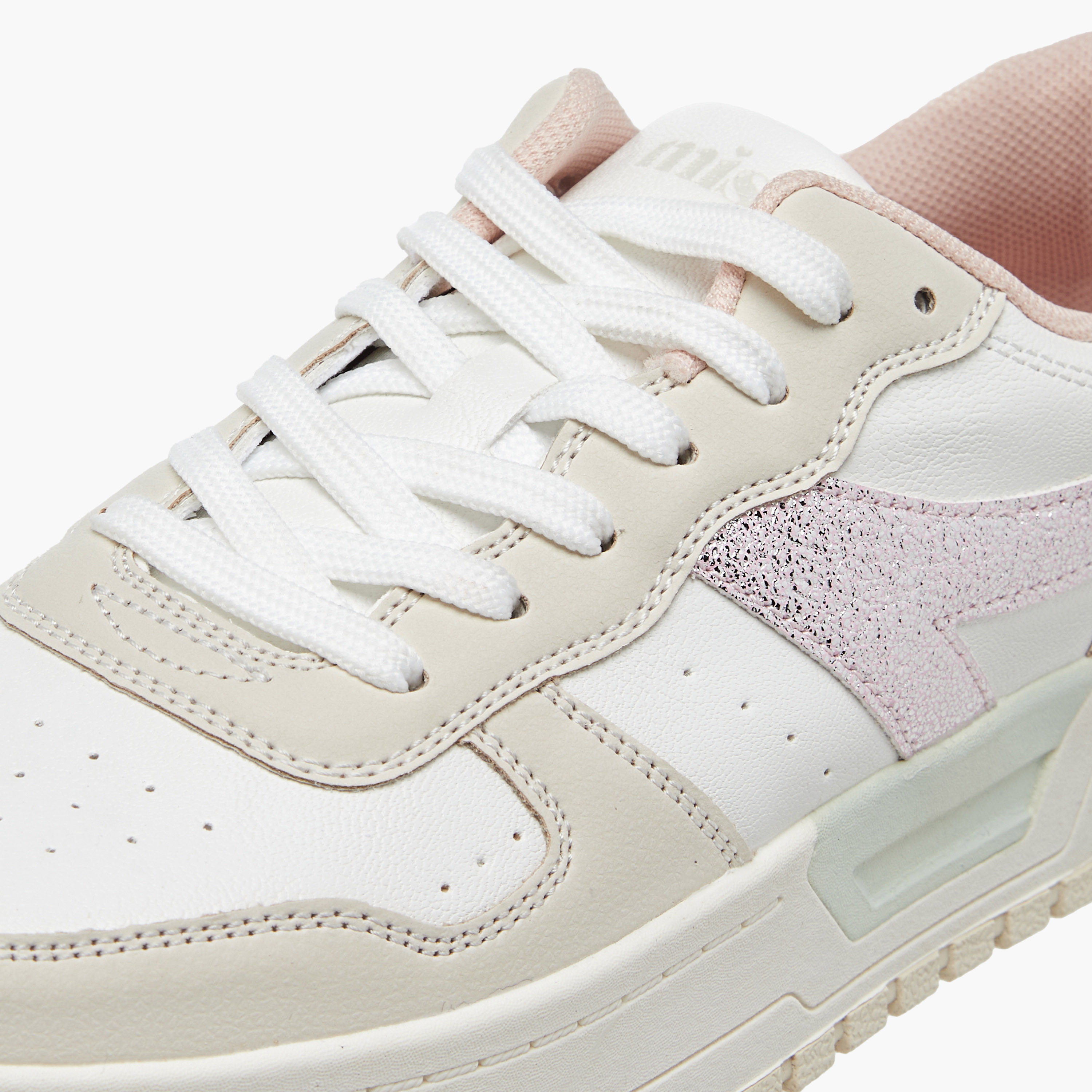حذاء سنيكرز بألواح ورباط إغلاق من ميسي-women-shoes-sneakers-image-4