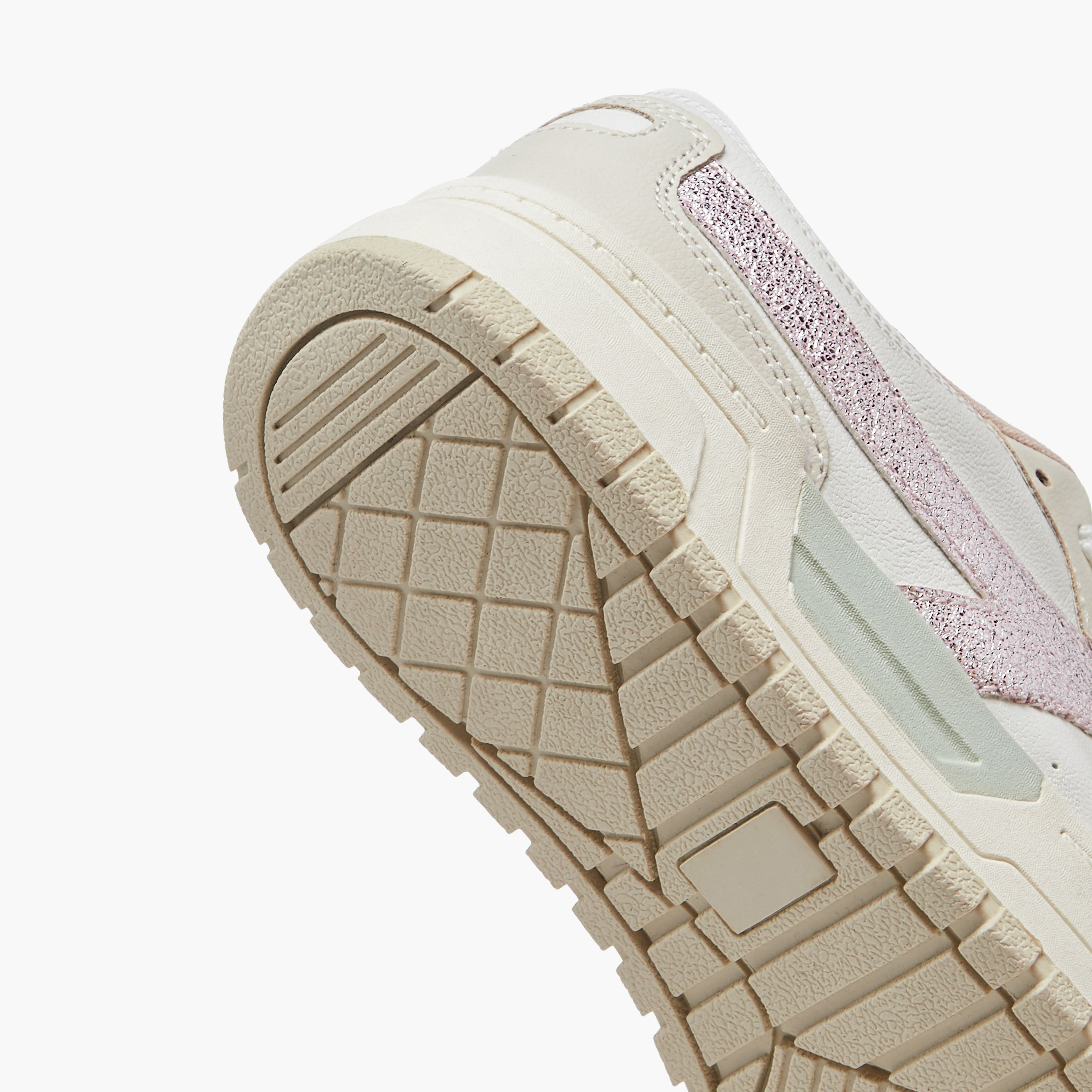 حذاء سنيكرز بألواح ورباط إغلاق من ميسي-women-shoes-sneakers-image-5