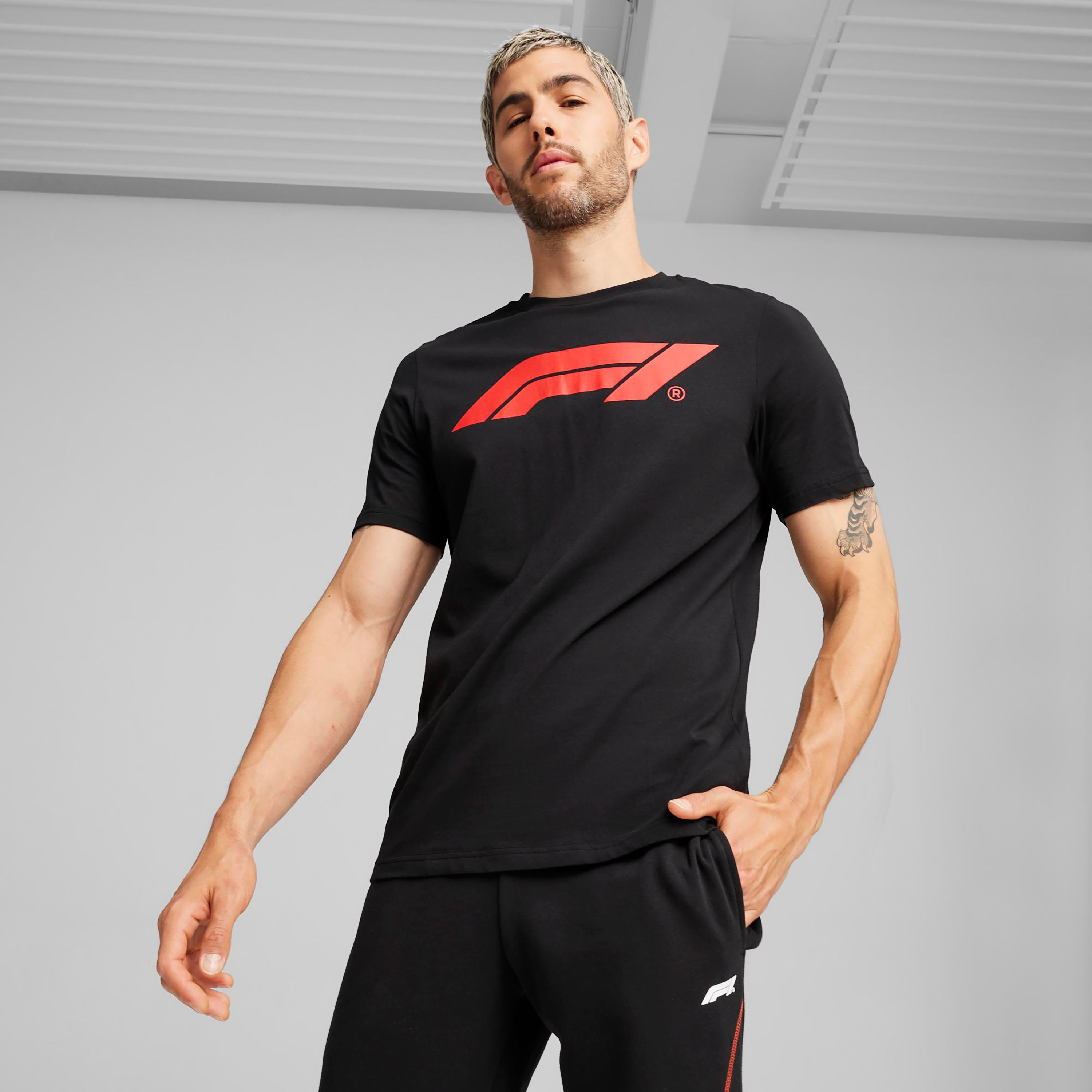 تيشيرت للرجال بشعار إف1 إي اس اس من بوما 62585101 | OE-men-clothing-sportswearandactivewear-tshirtsandpolos-image-1