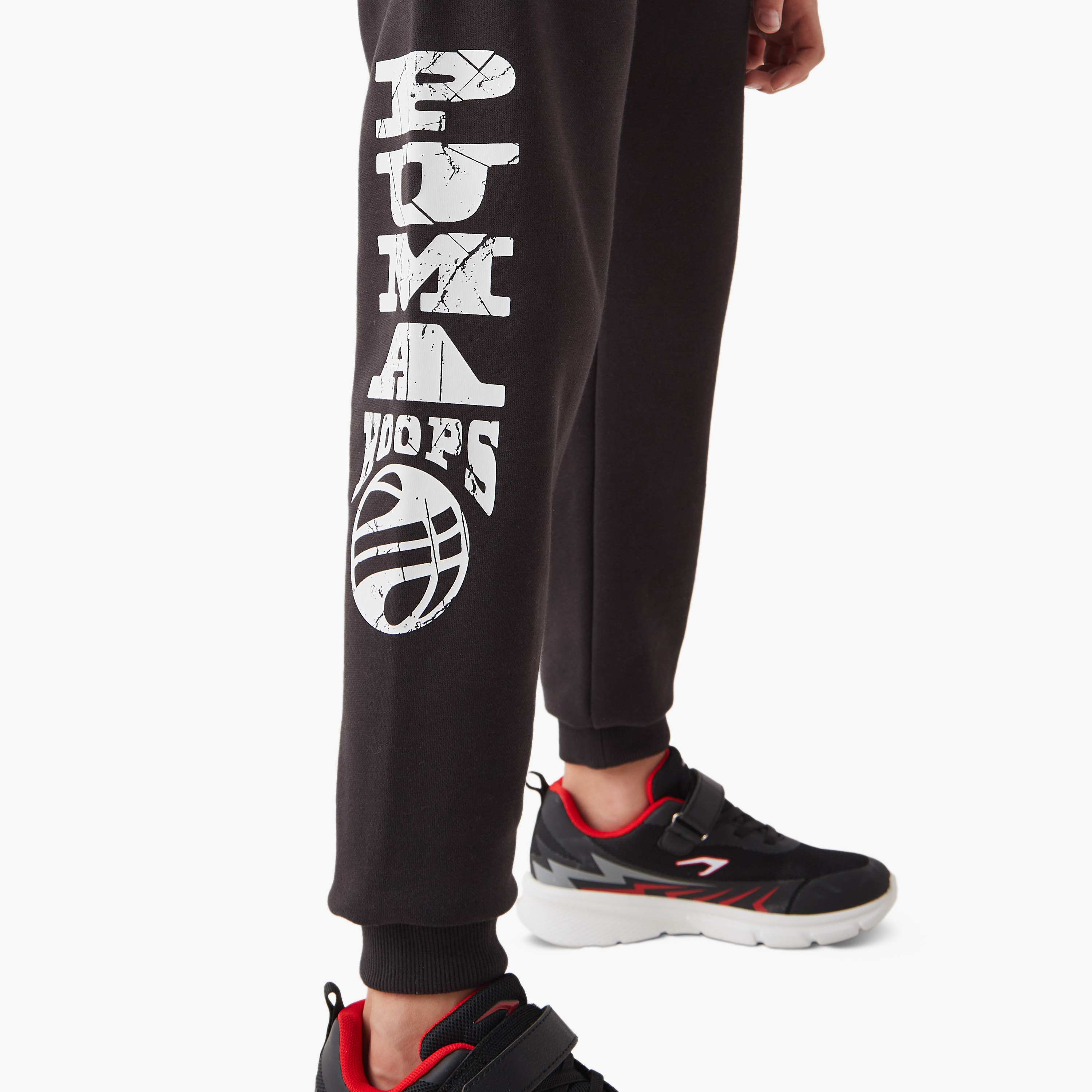 بنطلون رياضي برباط إغلاق وجيوب وطبعات جرافيك من بوما-boys-clothing-sportswear-bottoms-image-2