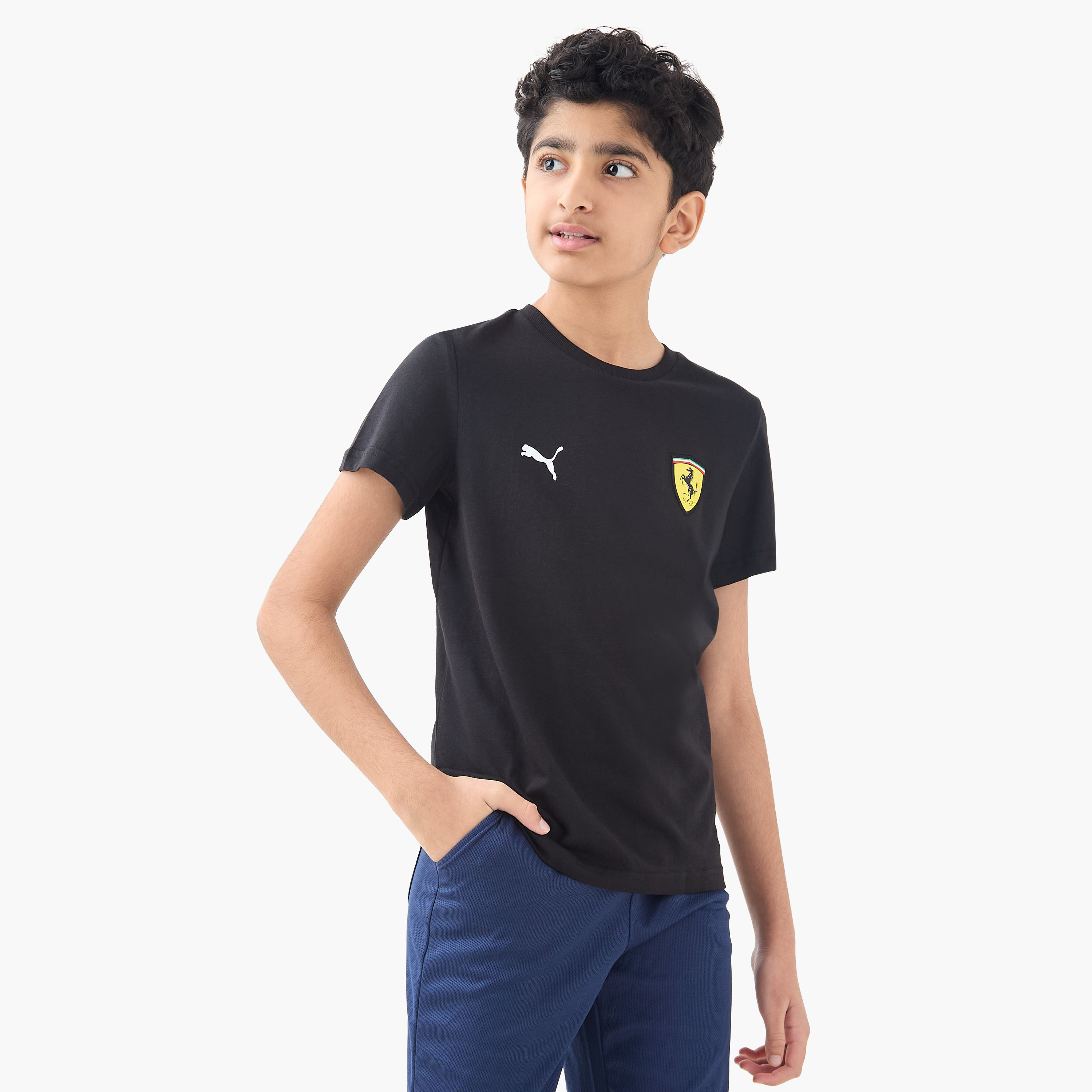 تيشيرت ملون للأولاد فيراري ريس بيج شيلد من بوما | OE-boys-clothing-sportswear-tops-image-3