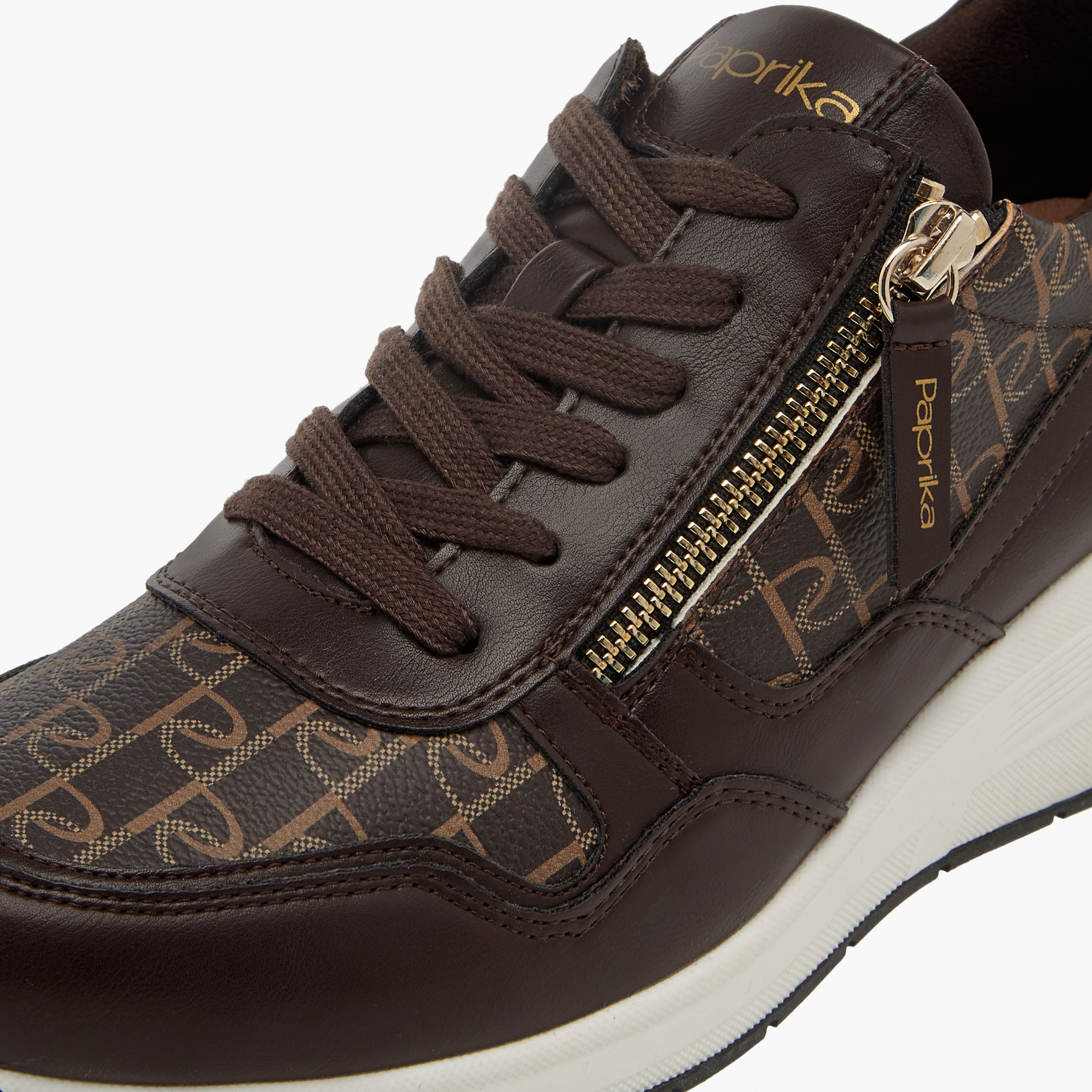 حذاء سنيكرز بطبعات مونوجرام ورباط إغلاق من بابريكا-women-shoes-sneakers-image-4