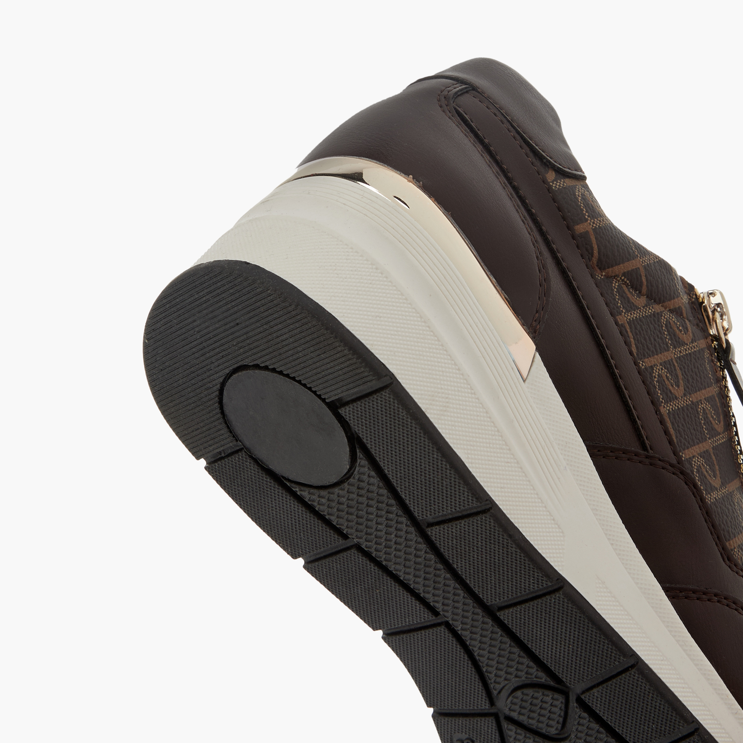 حذاء سنيكرز بطبعات مونوجرام ورباط إغلاق من بابريكا-women-shoes-sneakers-image-5