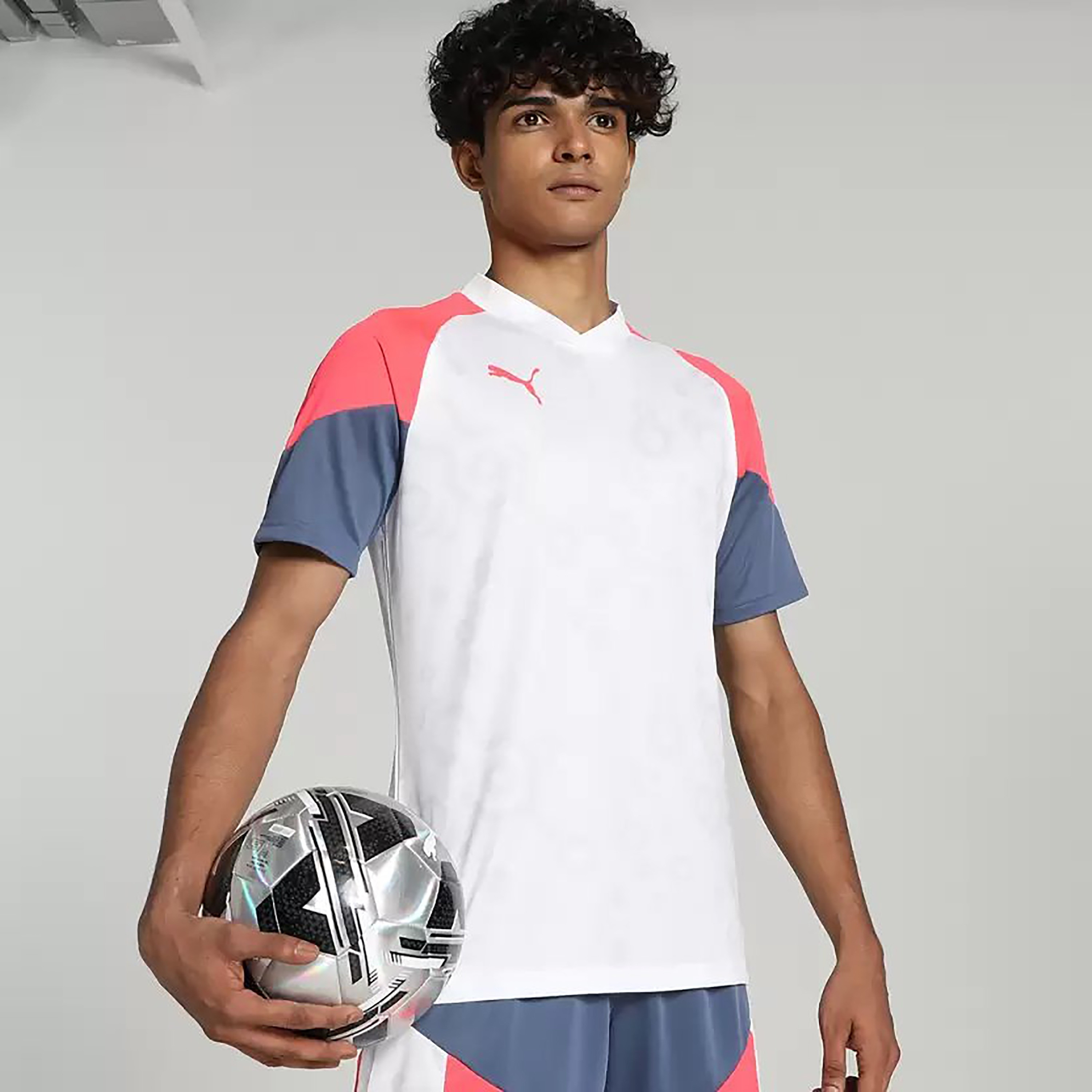 تي شيرت كرة القدم للرجال من بوما اندويجوال كاب | 658481-men-clothing-sportswearandactivewear-tshirtsandpolos-image-1