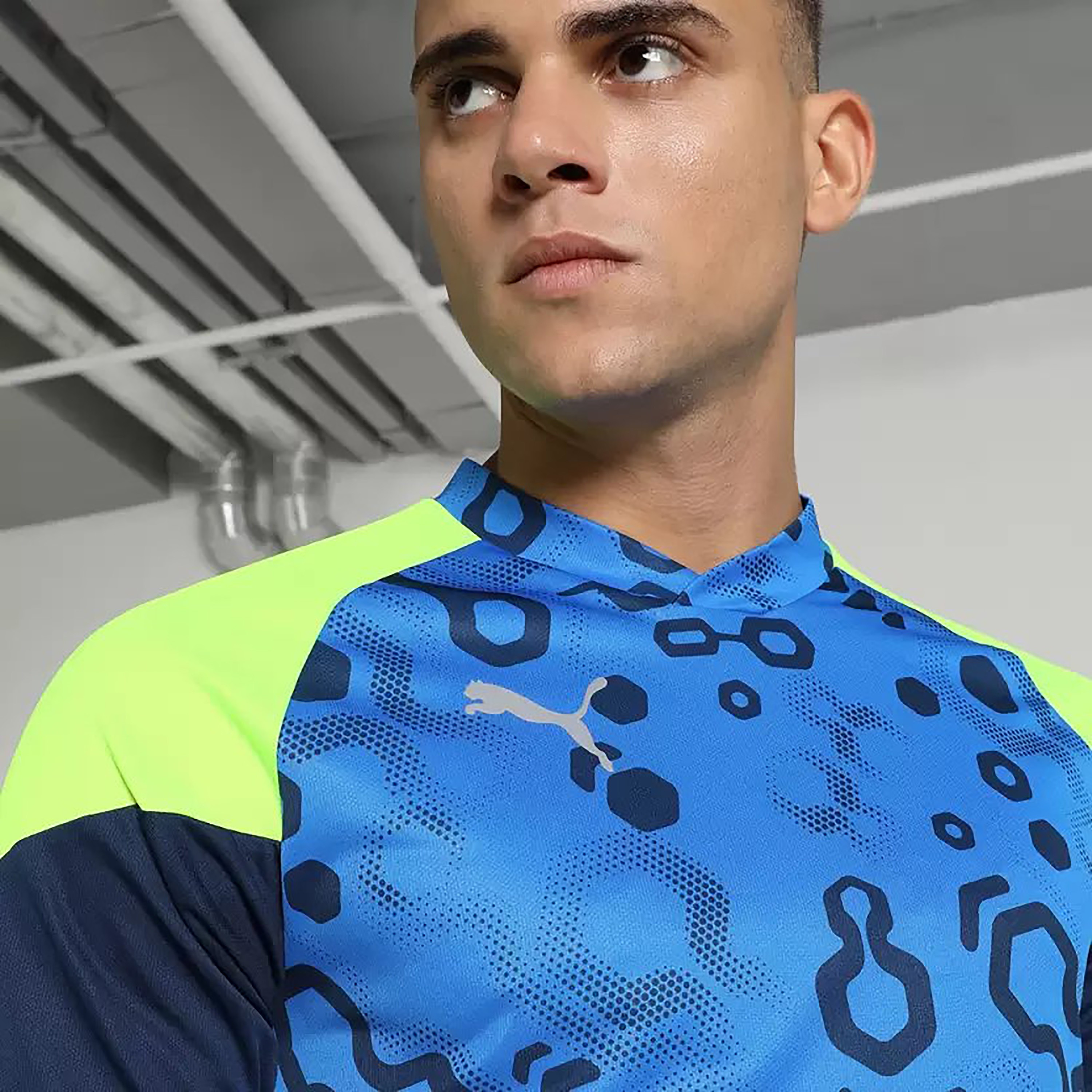 تي شيرت كرة القدم للرجال من بوما اندويجوال كاب | 658481-men-clothing-sportswearandactivewear-tshirtsandpolos-image-3