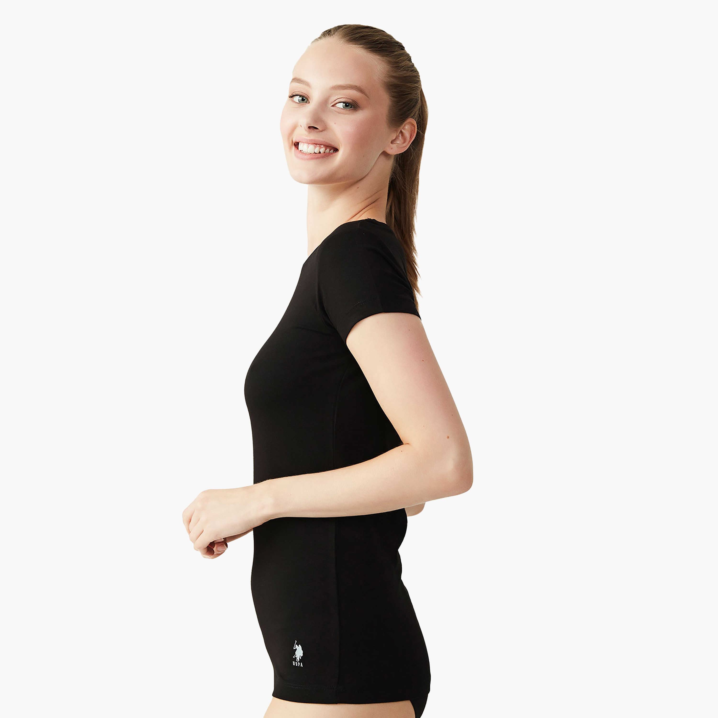 تي شيرت نسائي بأكمام قصيرة ورقبة دائرية من يو اس بولو أسسن.-women-clothing-tshirts-image-2