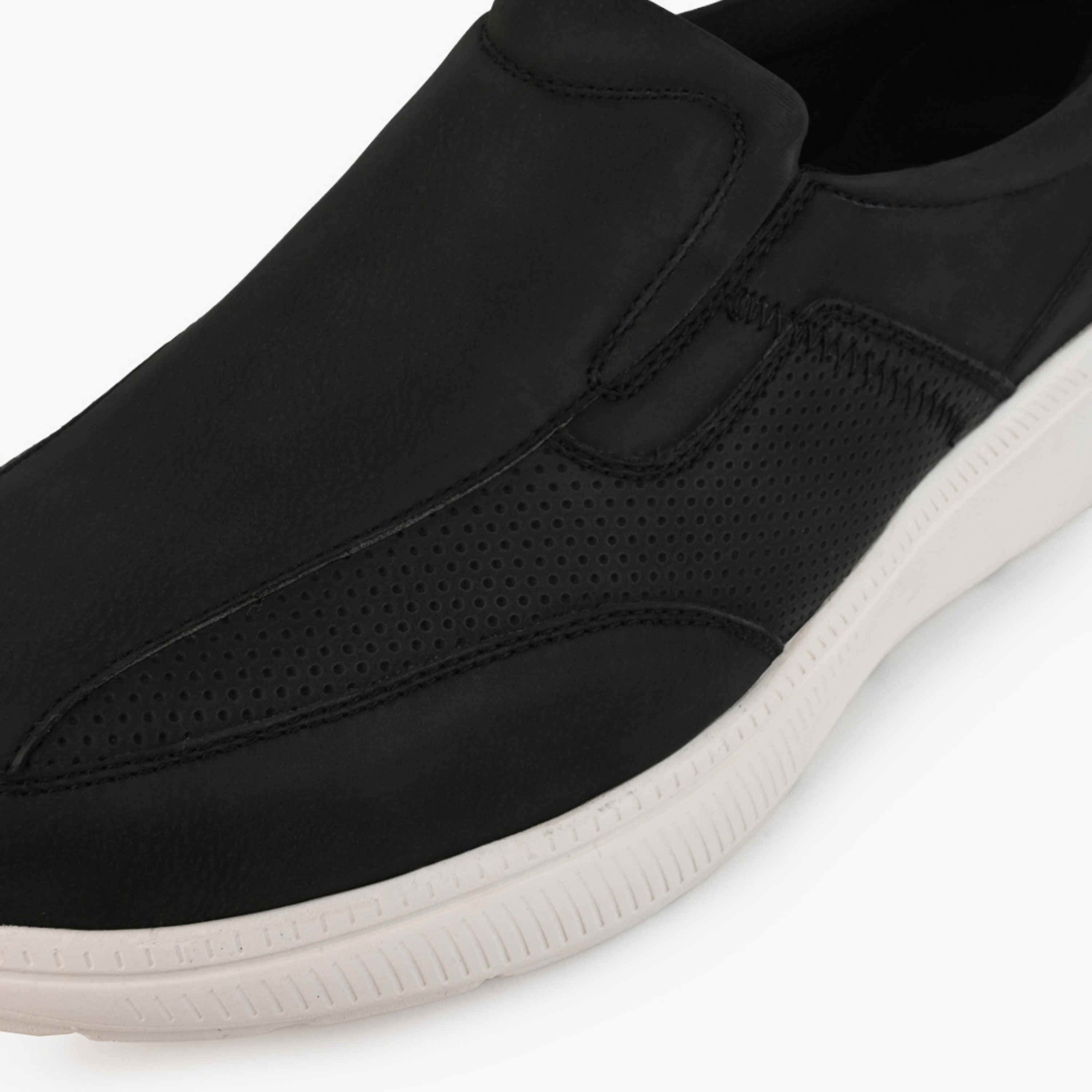 Le Confort Men Textured Slip-On Loafers-men-shoes-loafersandmoccasins-image-4
