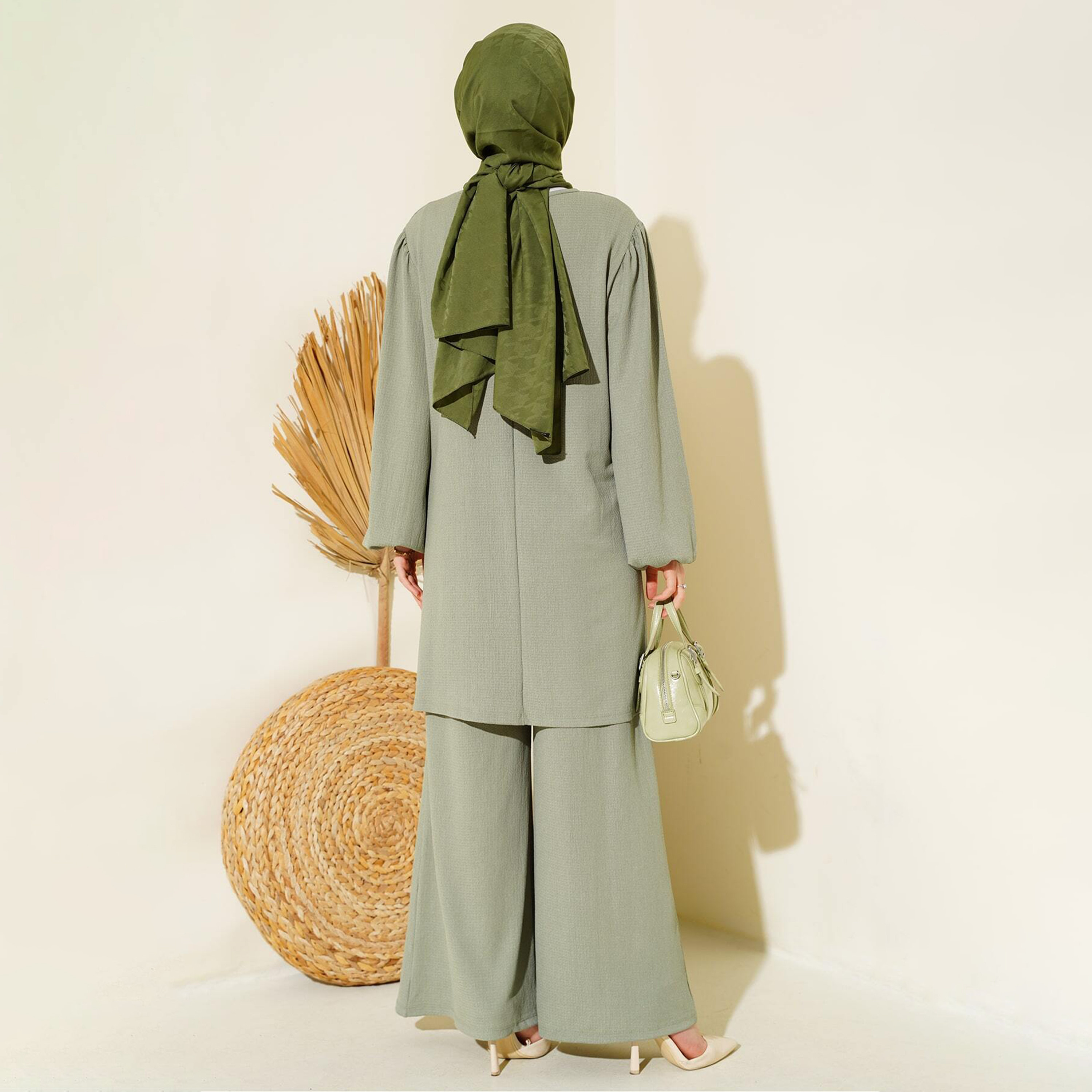 طقم نسائي بقميص تونيك بأكمام بالون منسوجة وبنطلون مع حجاب من بيجدارت-women-clothing-coordsets-image-4