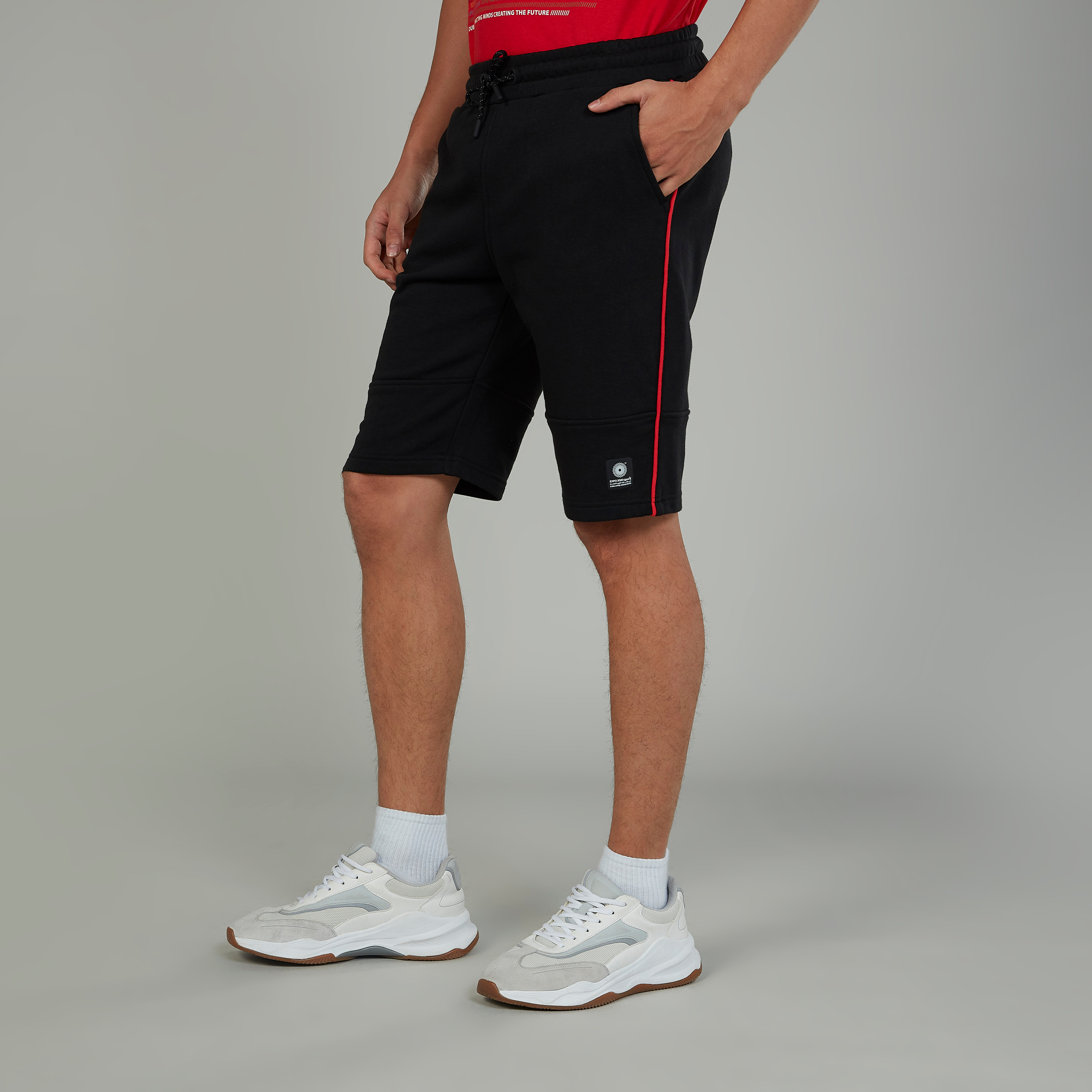 شورت سادة بخصر متوسط الارتفاع ورباط وجيوب إكسبو 2020-sports-men-clothing-bottoms-image-1