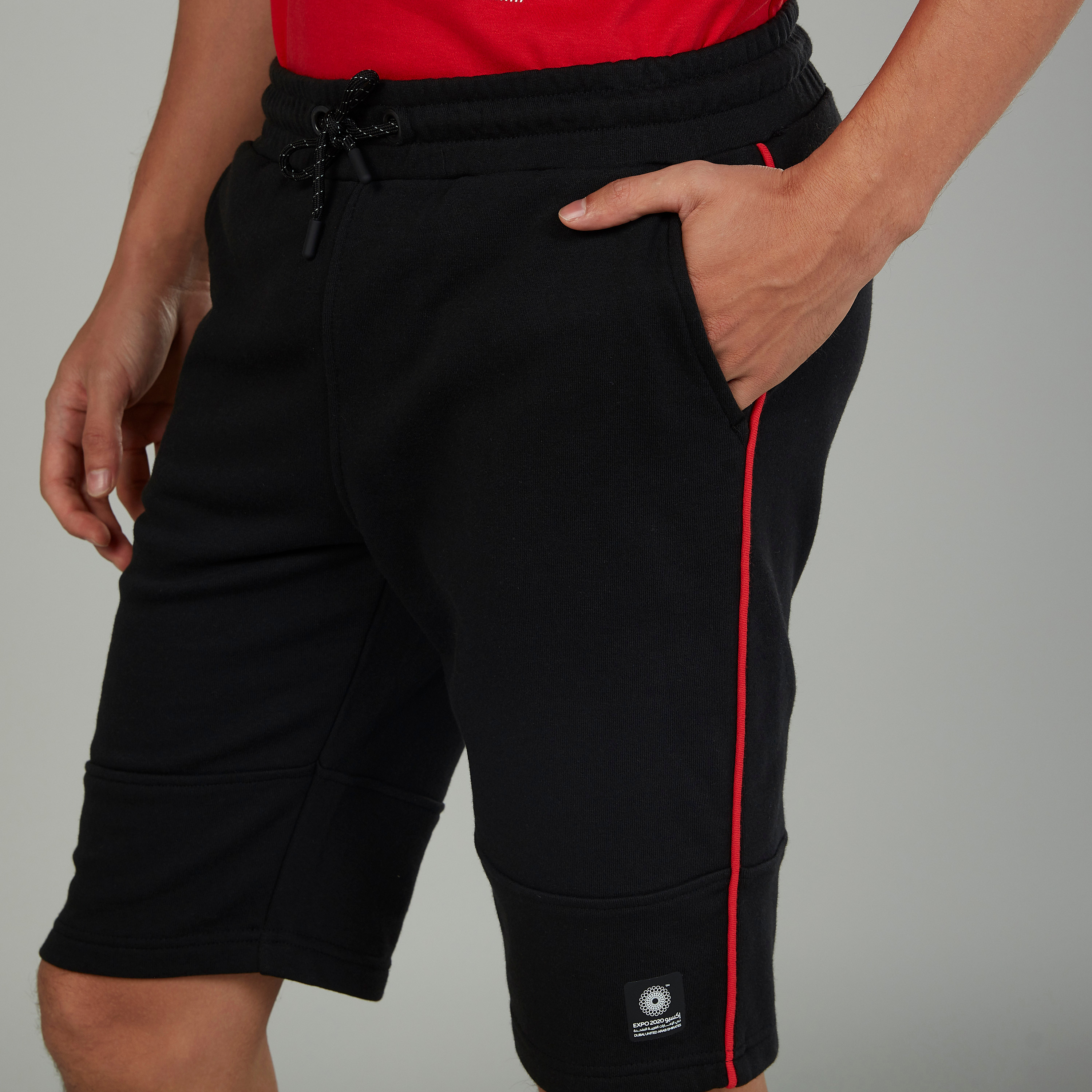 شورت سادة بخصر متوسط الارتفاع ورباط وجيوب إكسبو 2020-sports-men-clothing-bottoms-image-3