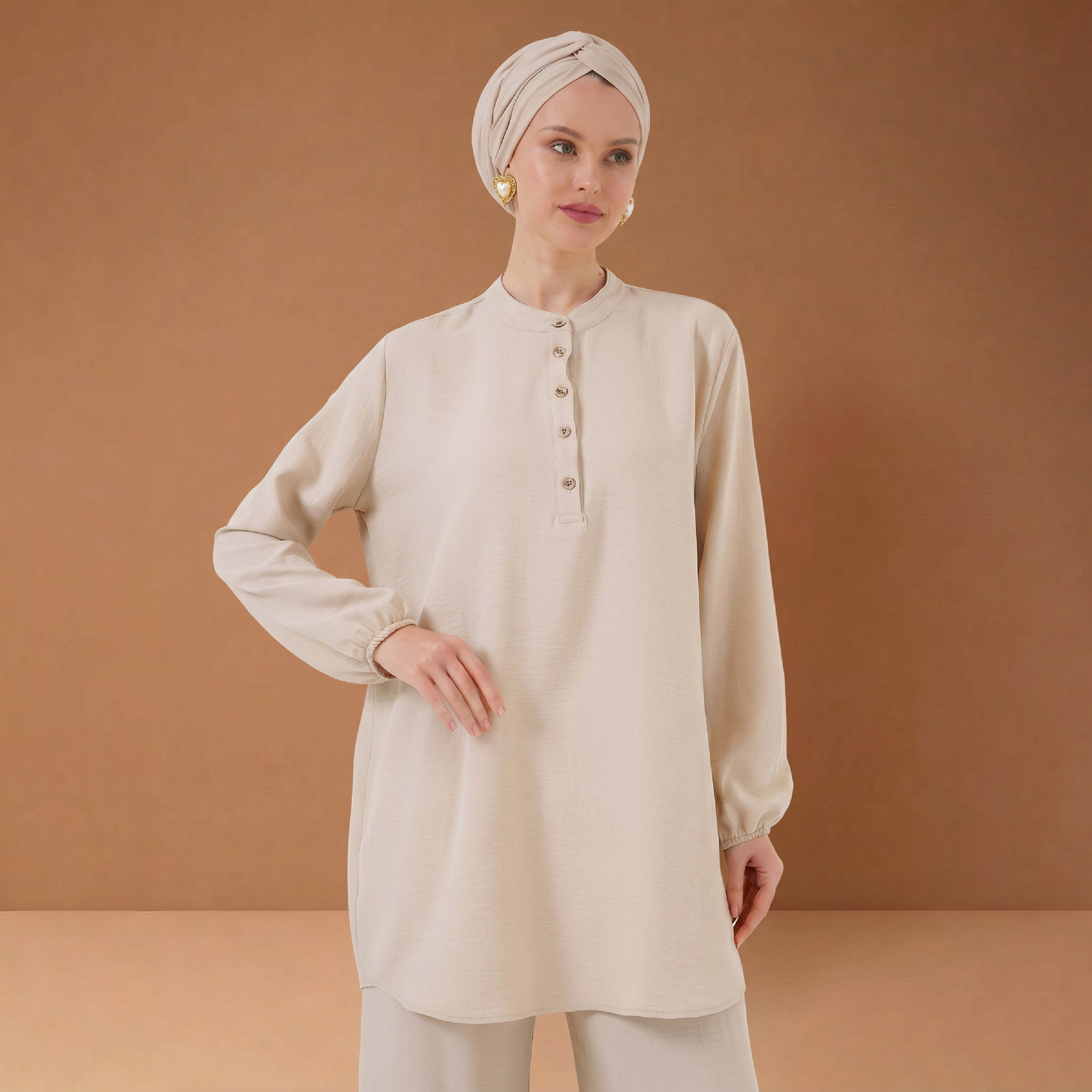 طقم نسائي بقميص تونيك بياقة شريطية وبنطلون من بيجدارت-women-clothing-coordsets-image-2