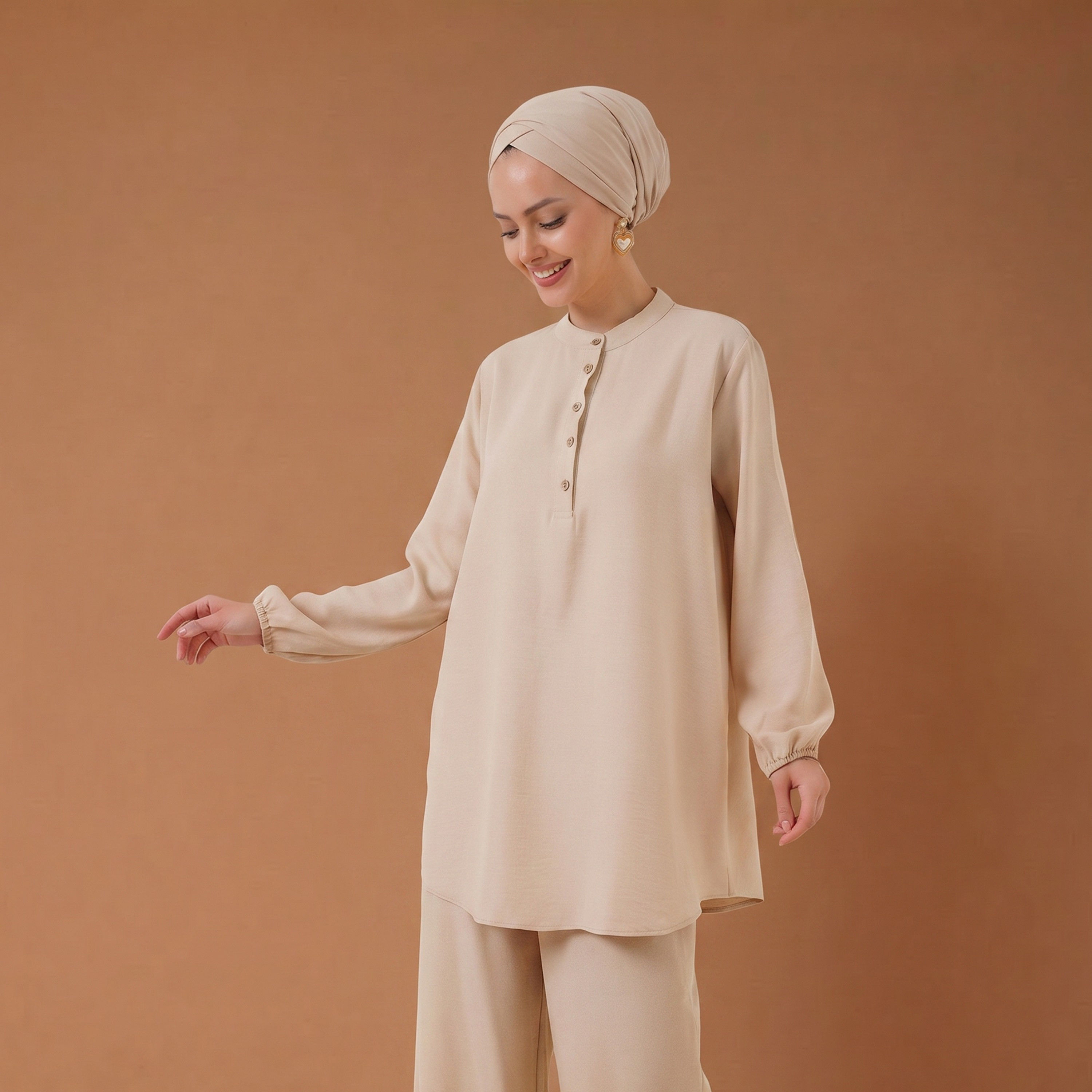 طقم نسائي بقميص تونيك بياقة شريطية وبنطلون من بيجدارت-women-clothing-coordsets-image-5