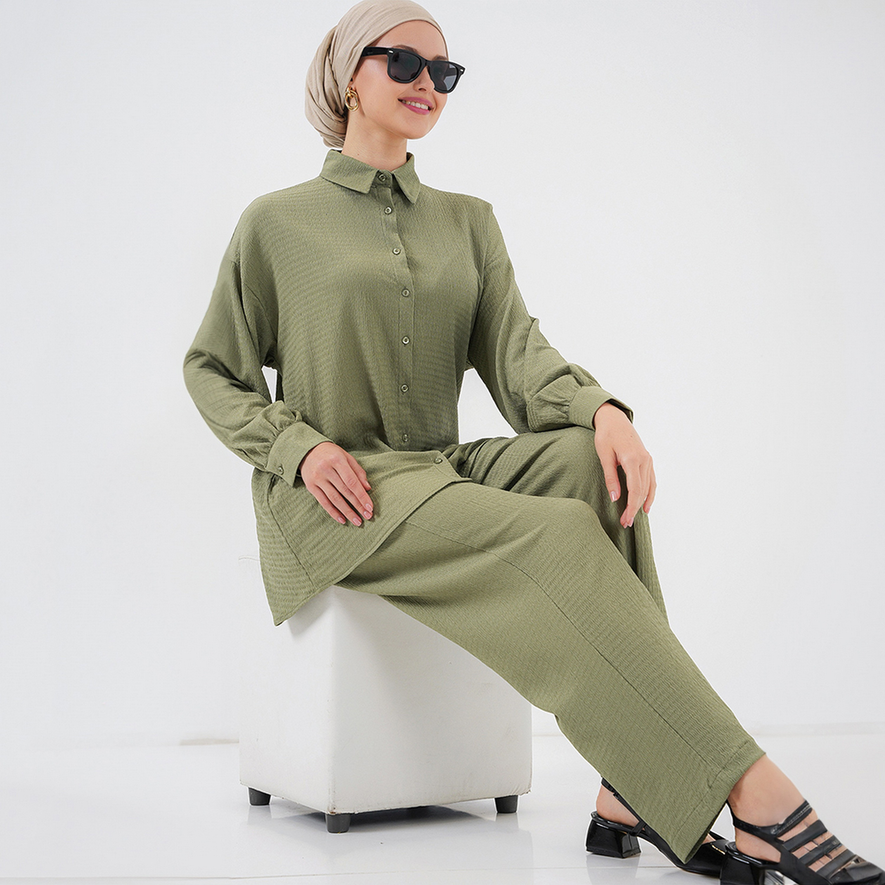 طقم نسائي بنسيج مزخرف، تونيك بأكمام منسدلة وسروال من بيجدارت-women-clothing-coordsets-image-2