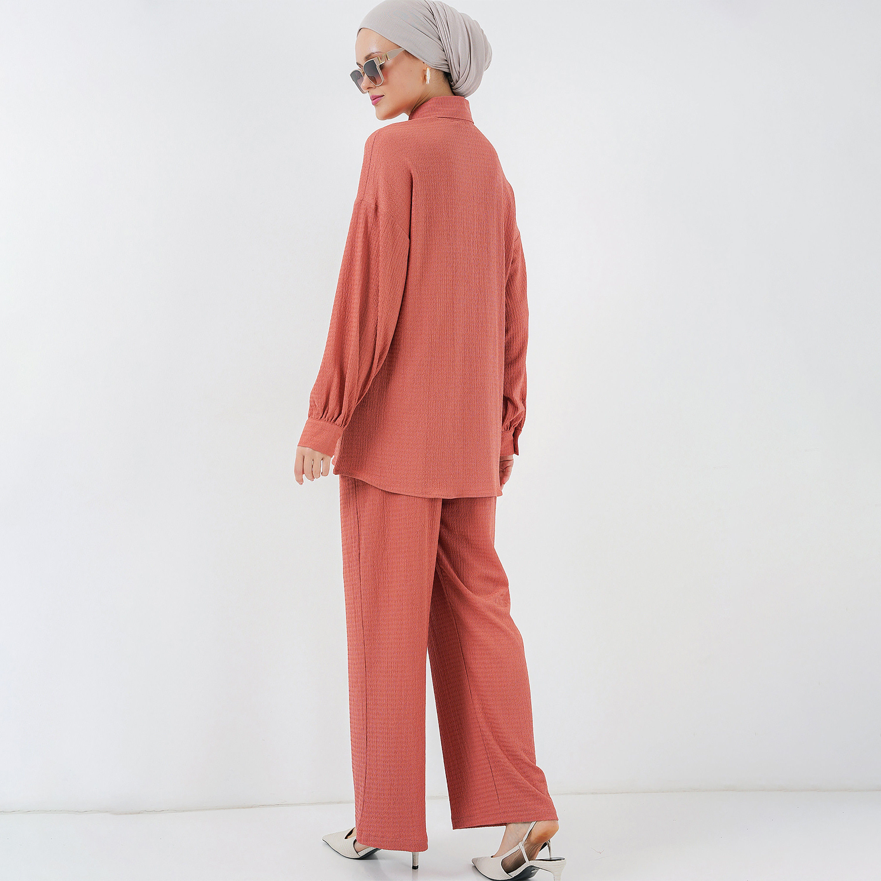 طقم نسائي بنسيج مزخرف، تونيك بأكمام منسدلة وسروال من بيجدارت-women-clothing-coordsets-image-21