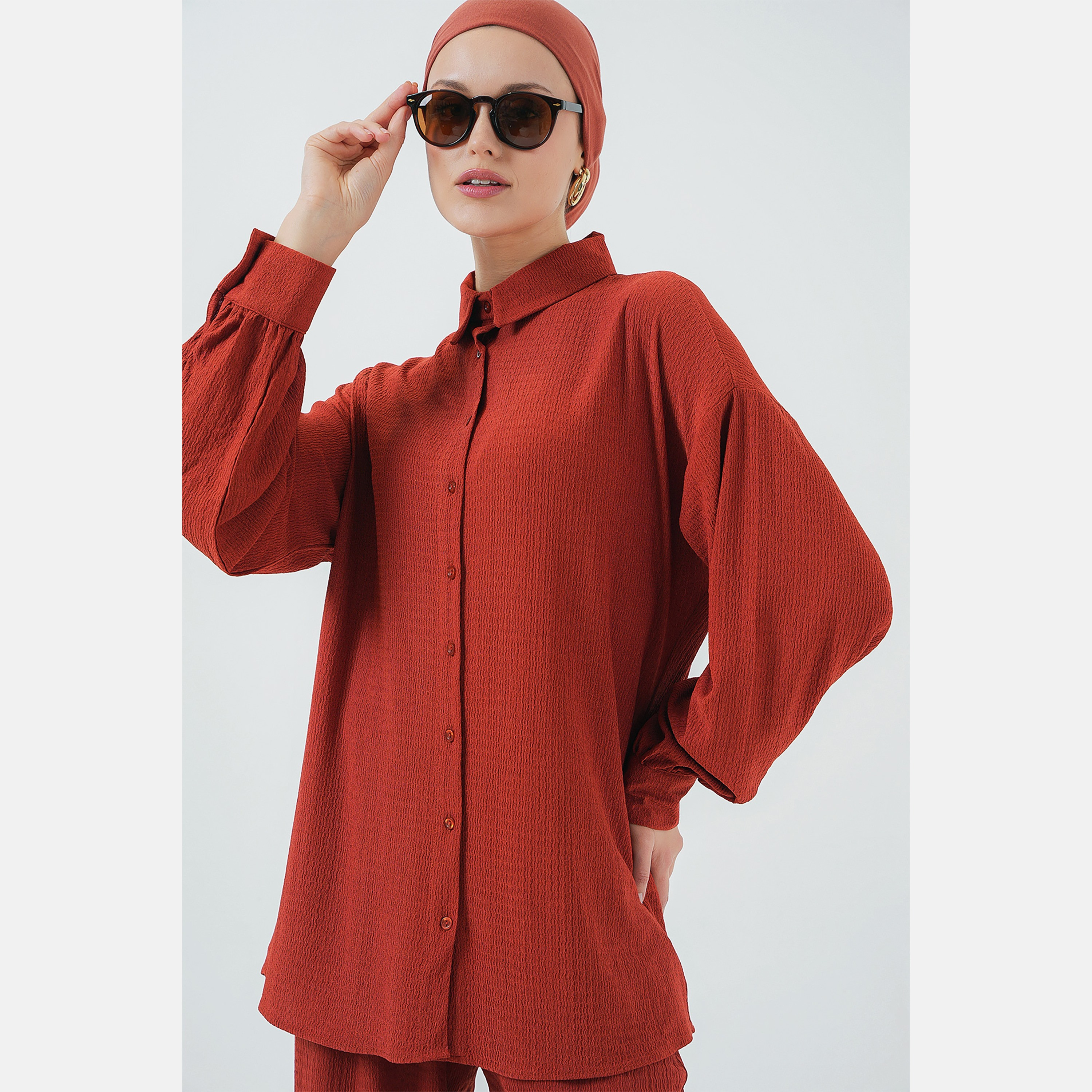 طقم نسائي بقميص بياقة منسوج وبنطلون مع حجاب من بيجدارت-women-clothing-coordsets-image-2