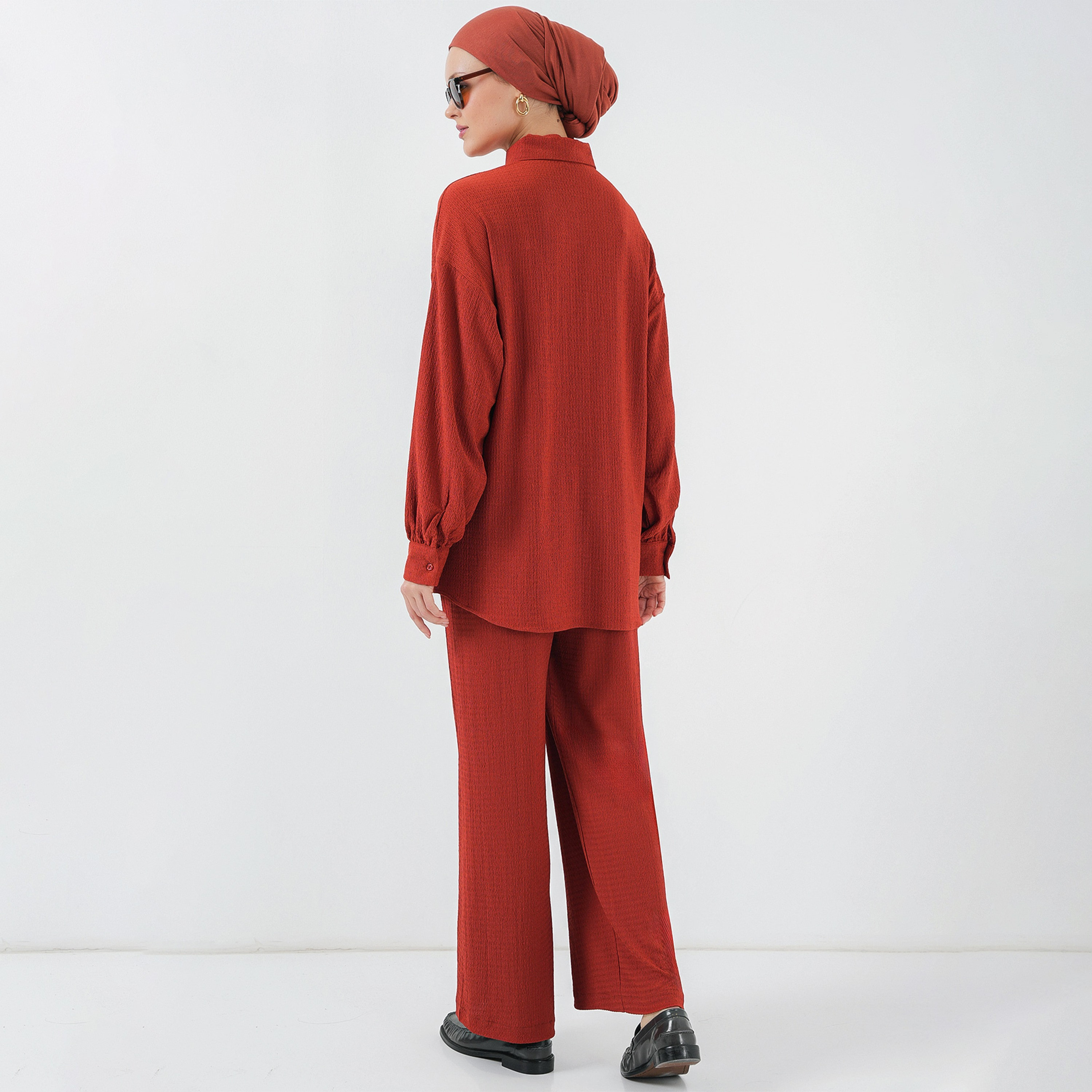 طقم نسائي بقميص بياقة منسوج وبنطلون مع حجاب من بيجدارت-women-clothing-coordsets-image-4
