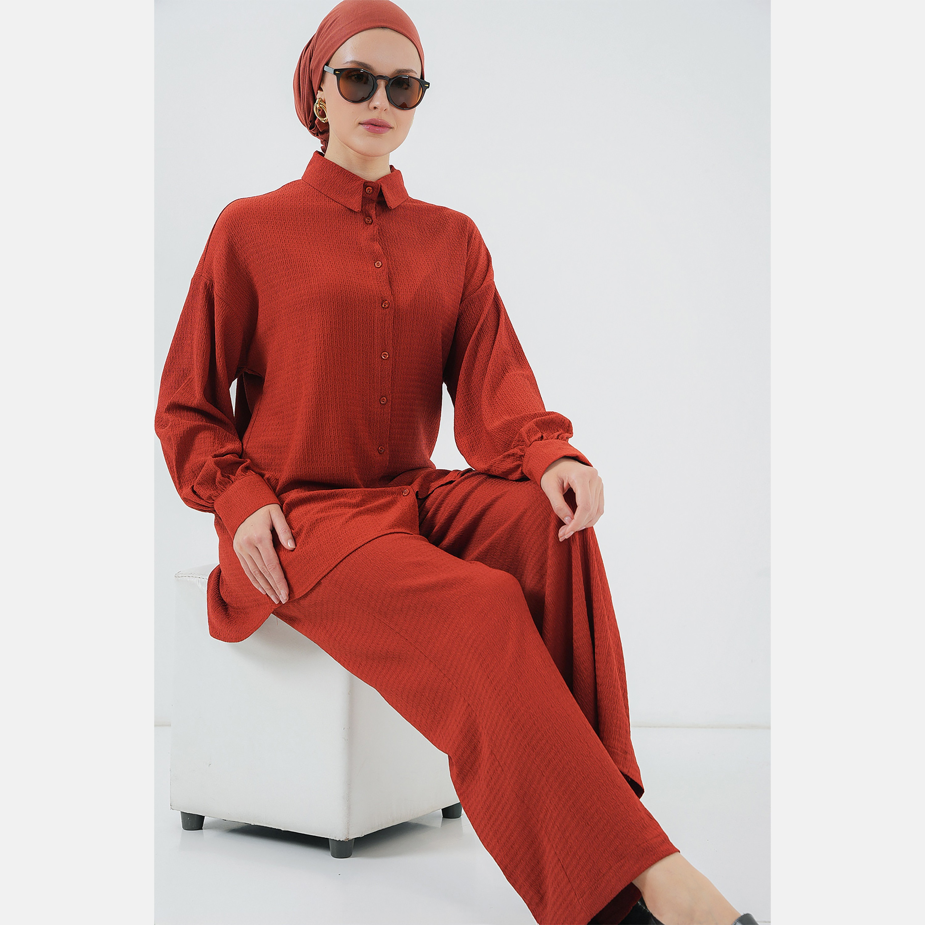 طقم نسائي بقميص بياقة منسوج وبنطلون مع حجاب من بيجدارت-women-clothing-coordsets-image-5