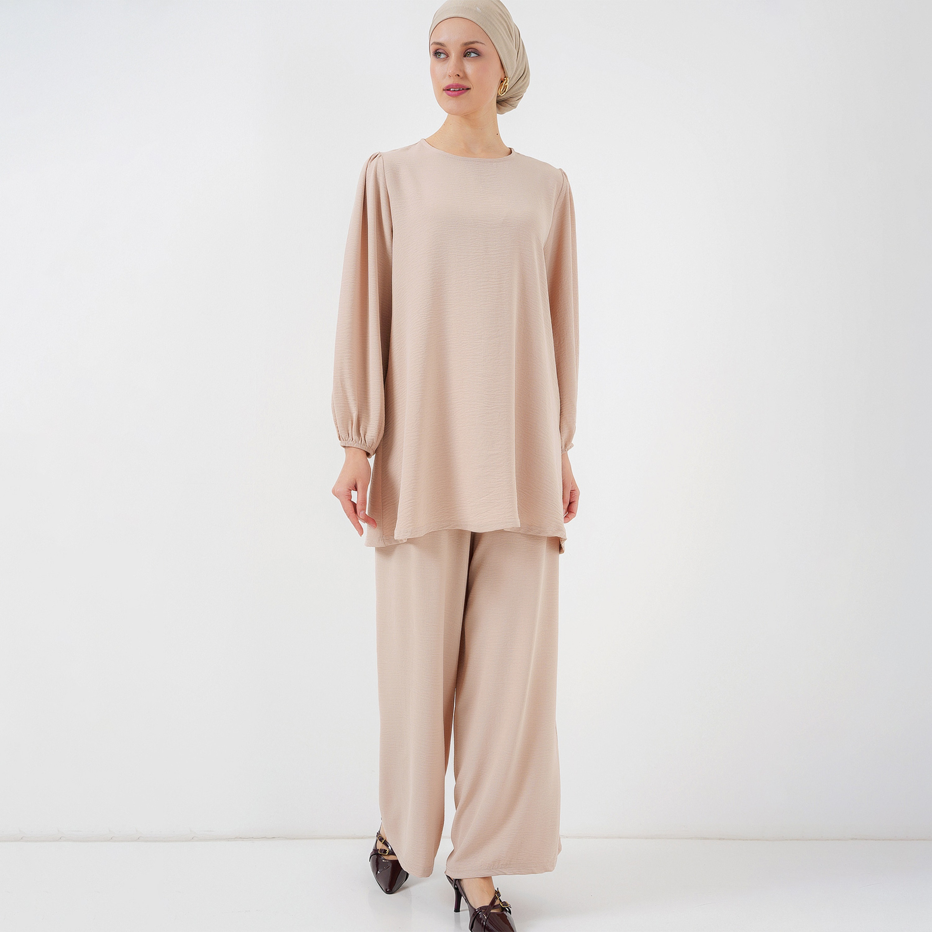 طقم نسائي بقميص تونيك بأكمام بالون منسوجة وبنطلون مع حجاب من بيجدارت-women-clothing-coordsets-image-6