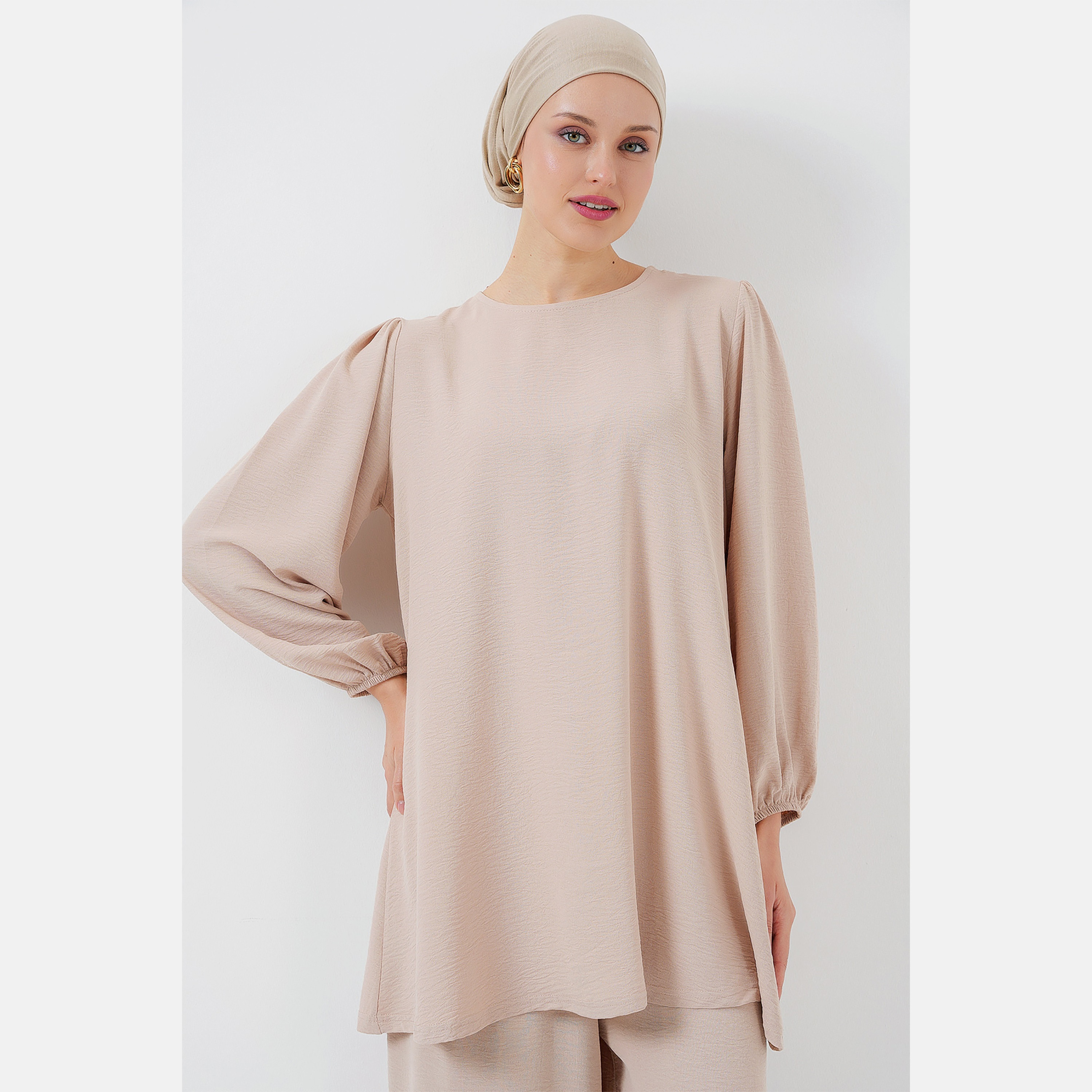 طقم نسائي بقميص تونيك بأكمام بالون منسوجة وبنطلون مع حجاب من بيجدارت-women-clothing-coordsets-image-7