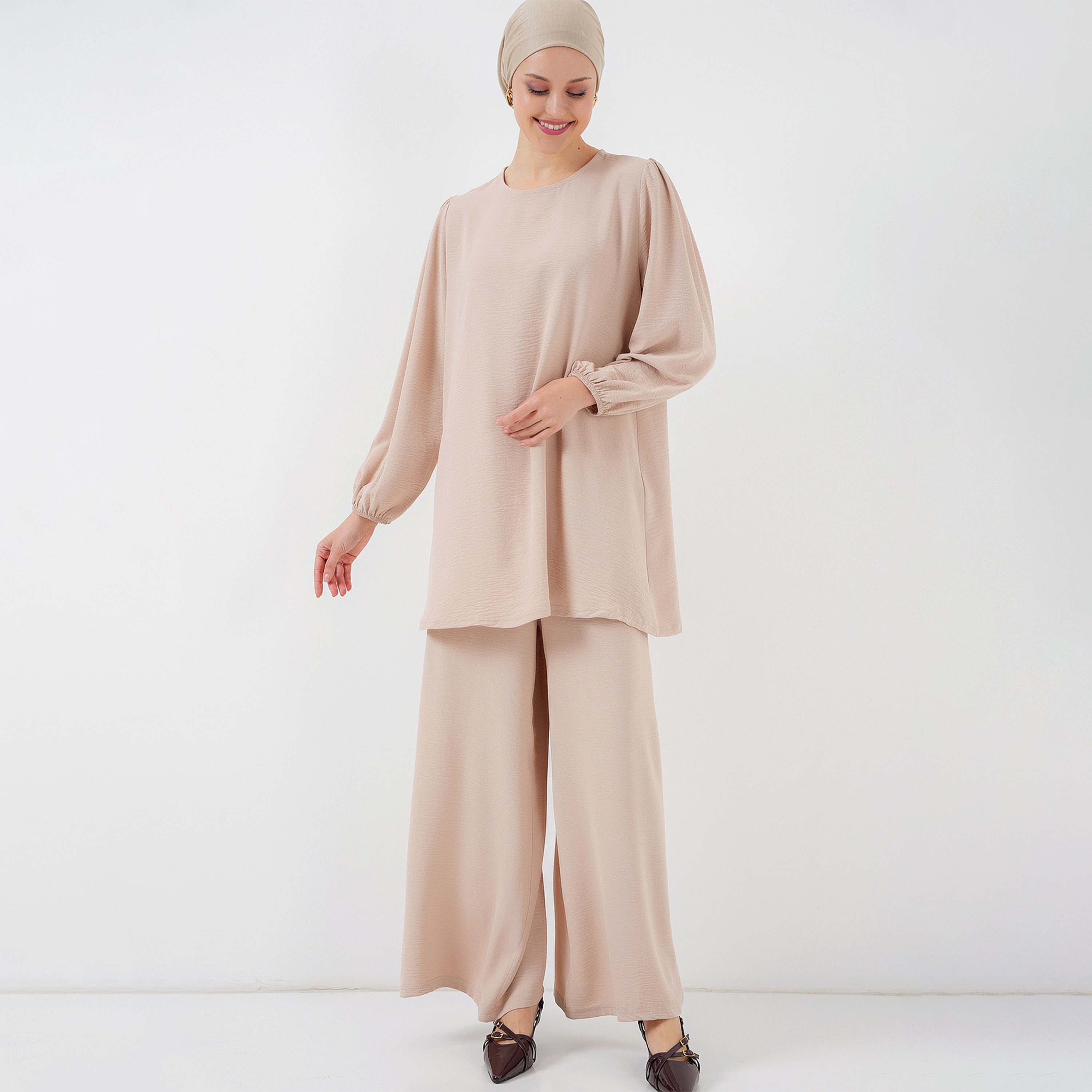 طقم نسائي بقميص تونيك بأكمام بالون منسوجة وبنطلون مع حجاب من بيجدارت-women-clothing-coordsets-image-9