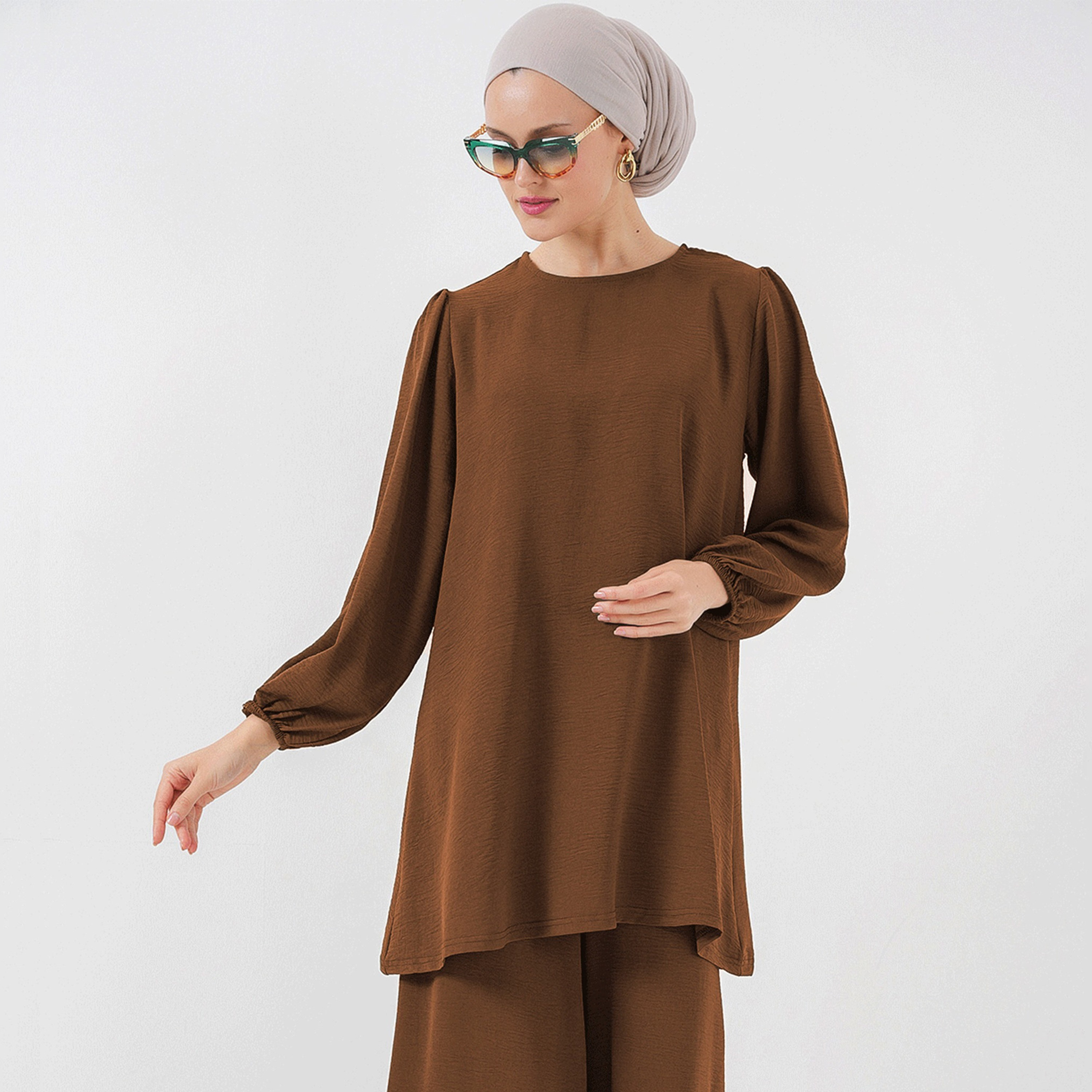 طقم نسائي بقميص تونيك بأكمام بالون منسوجة وبنطلون مع حجاب من بيجدارت-women-clothing-coordsets-image-12