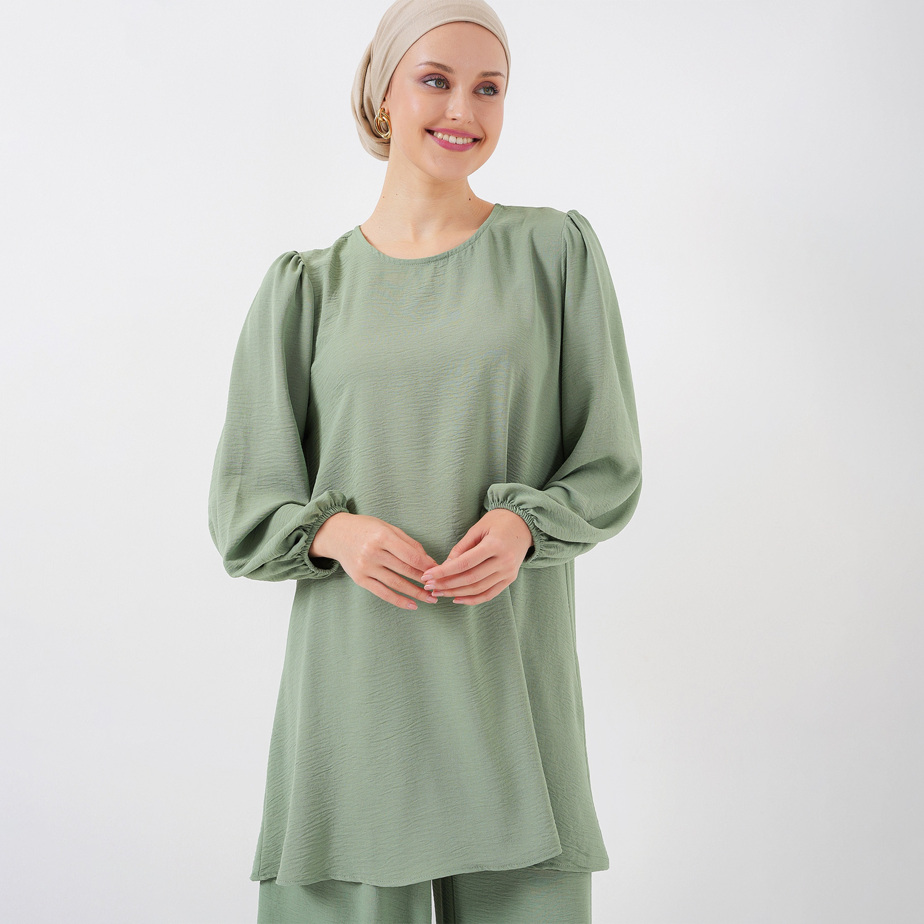 طقم نسائي بقميص تونيك بأكمام بالون منسوجة وبنطلون مع حجاب من بيجدارت-women-clothing-coordsets-image-18