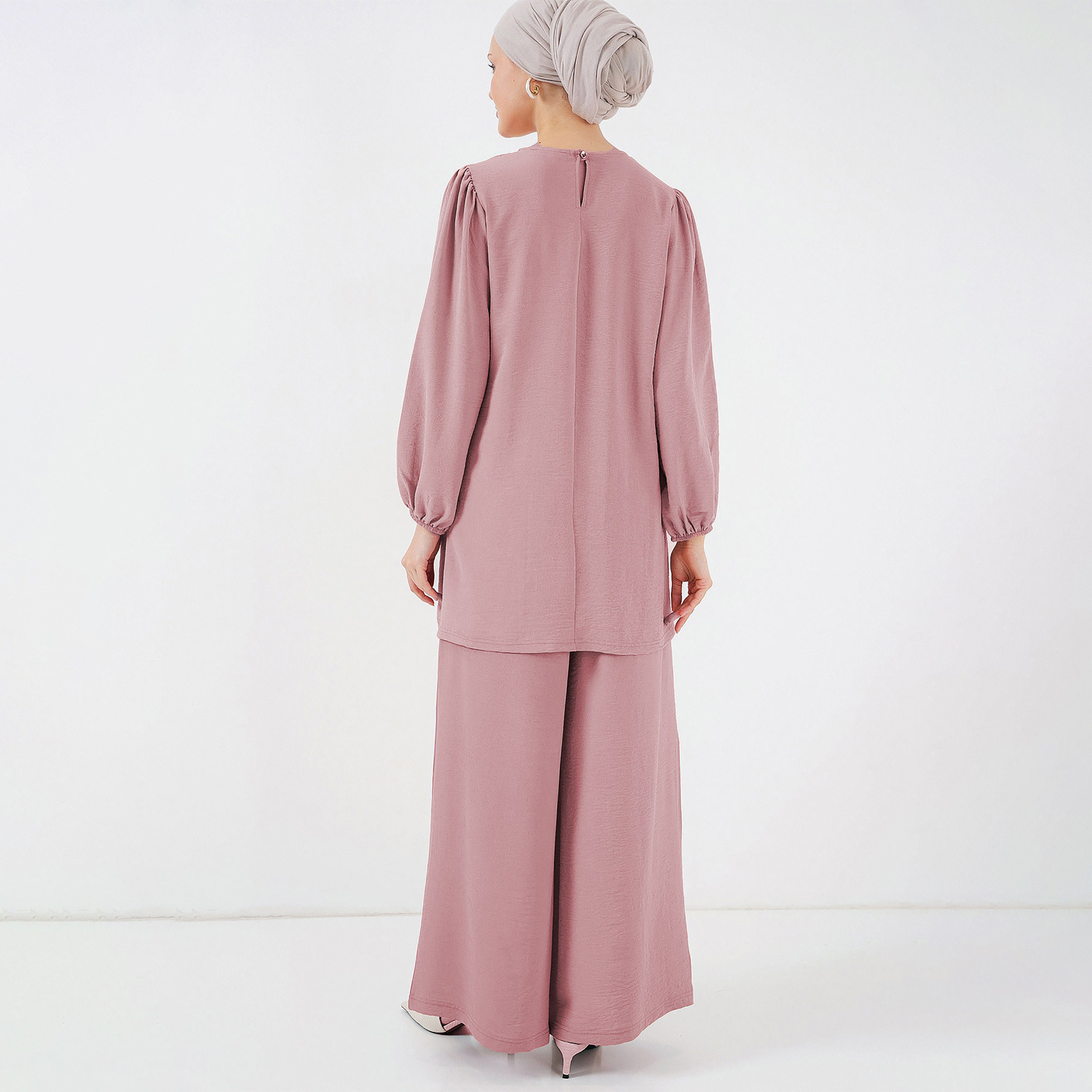 طقم نسائي بقميص تونيك بأكمام بالون منسوجة وبنطلون مع حجاب من بيجدارت-women-clothing-coordsets-image-38