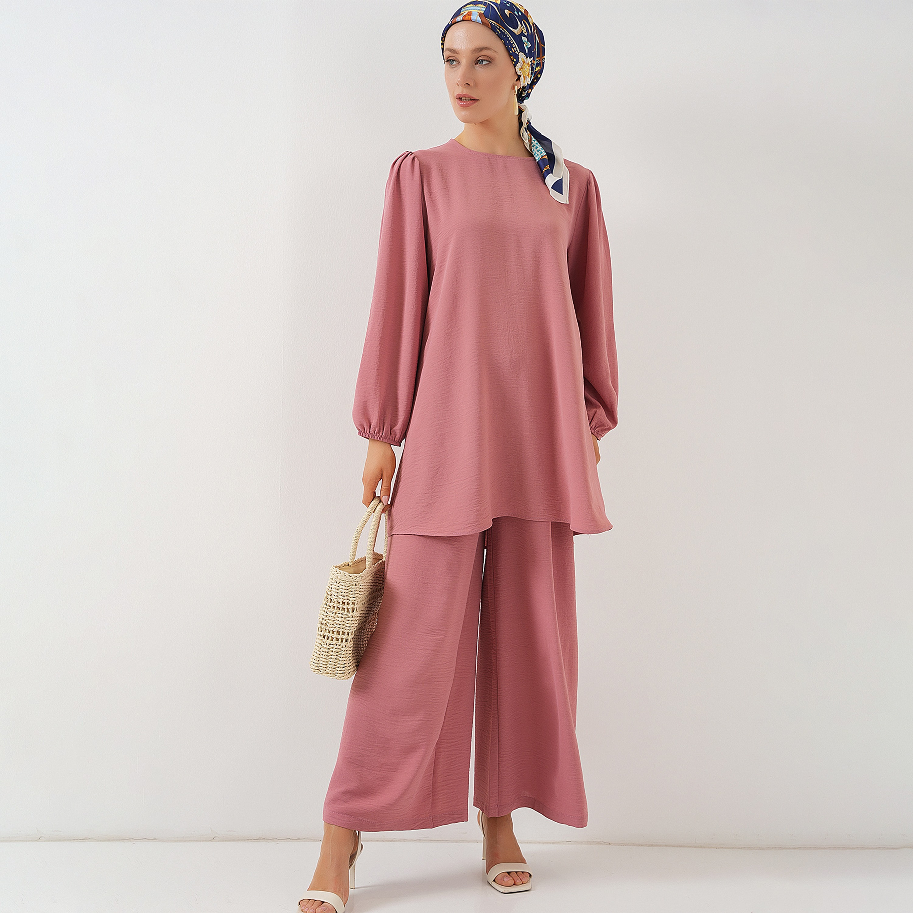 طقم نسائي بقميص تونيك بأكمام بالون منسوجة وبنطلون مع حجاب من بيجدارت-women-clothing-coordsets-image-27