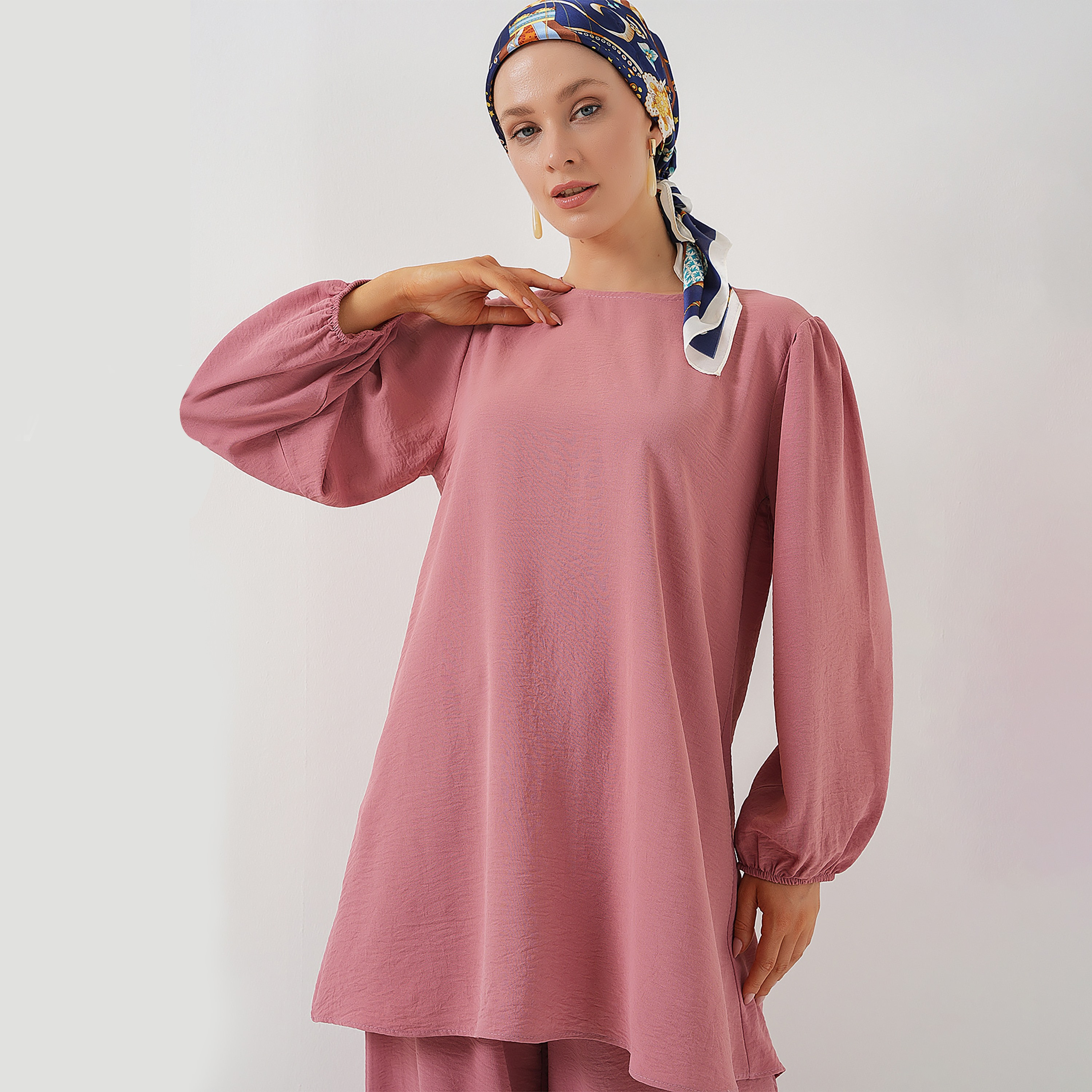 طقم نسائي بقميص تونيك بأكمام بالون منسوجة وبنطلون مع حجاب من بيجدارت-women-clothing-coordsets-image-28