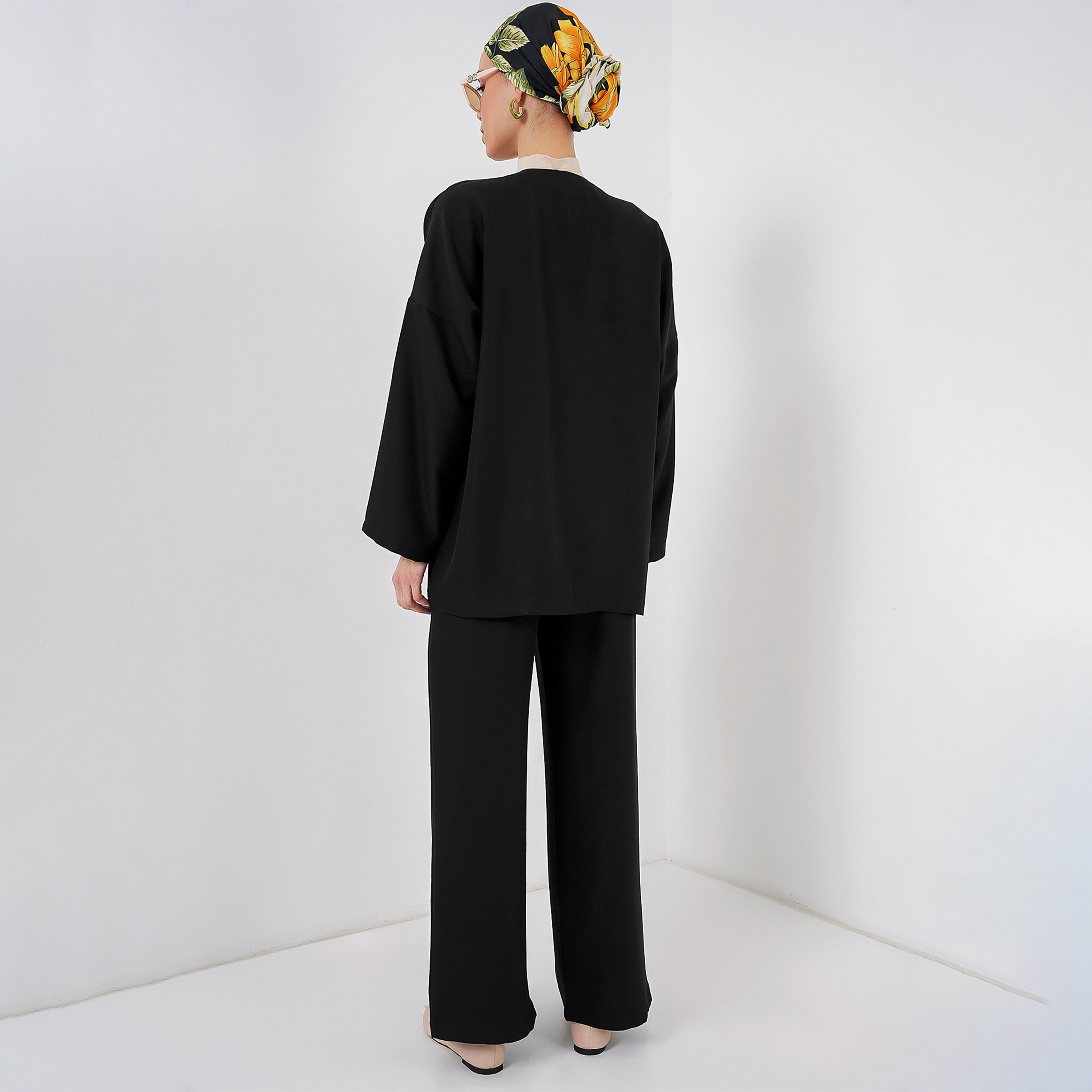 طقم توب وبنطلون نسائي كتان بأكمام "دروب شولدر" وأرجل "ستريت ليج" - أسود من بيغ دارت-women-clothing-coordsets-image-5