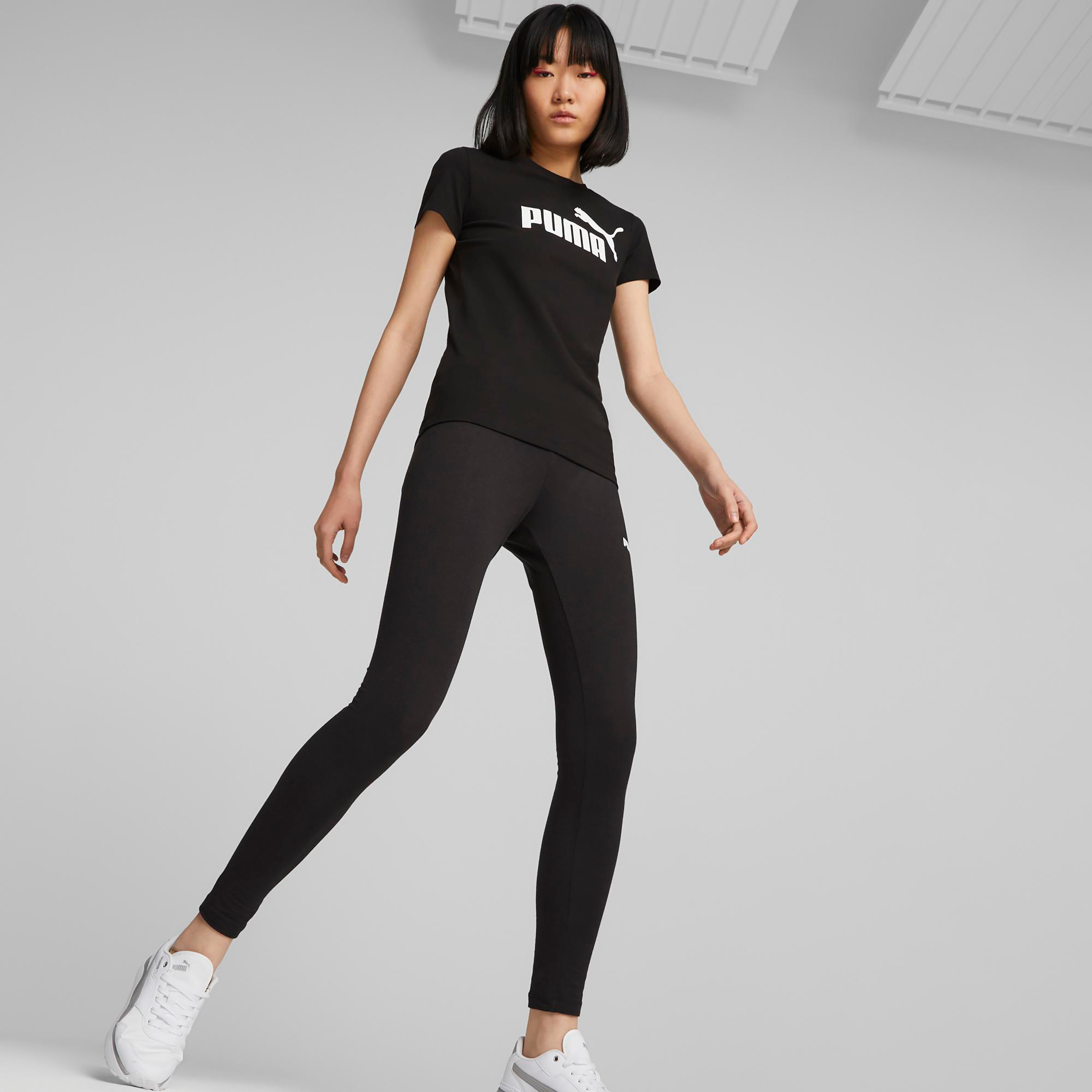 طماق من بوما إسنشيال لوجو باور للنساء 67368201-women-clothing-sportswearandactivewear-bottoms-image-2